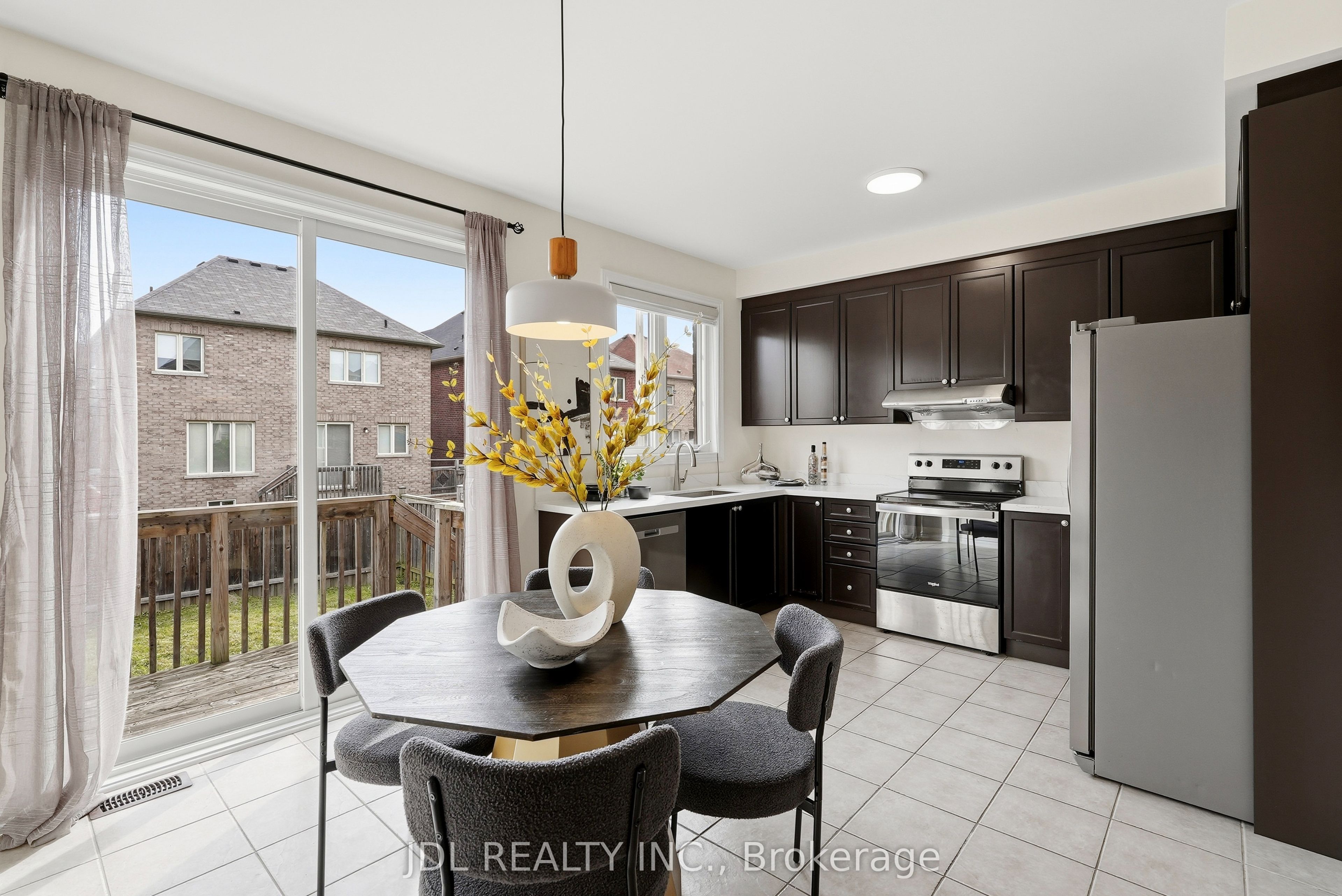 15 Beacon Point Street Property Photo 25