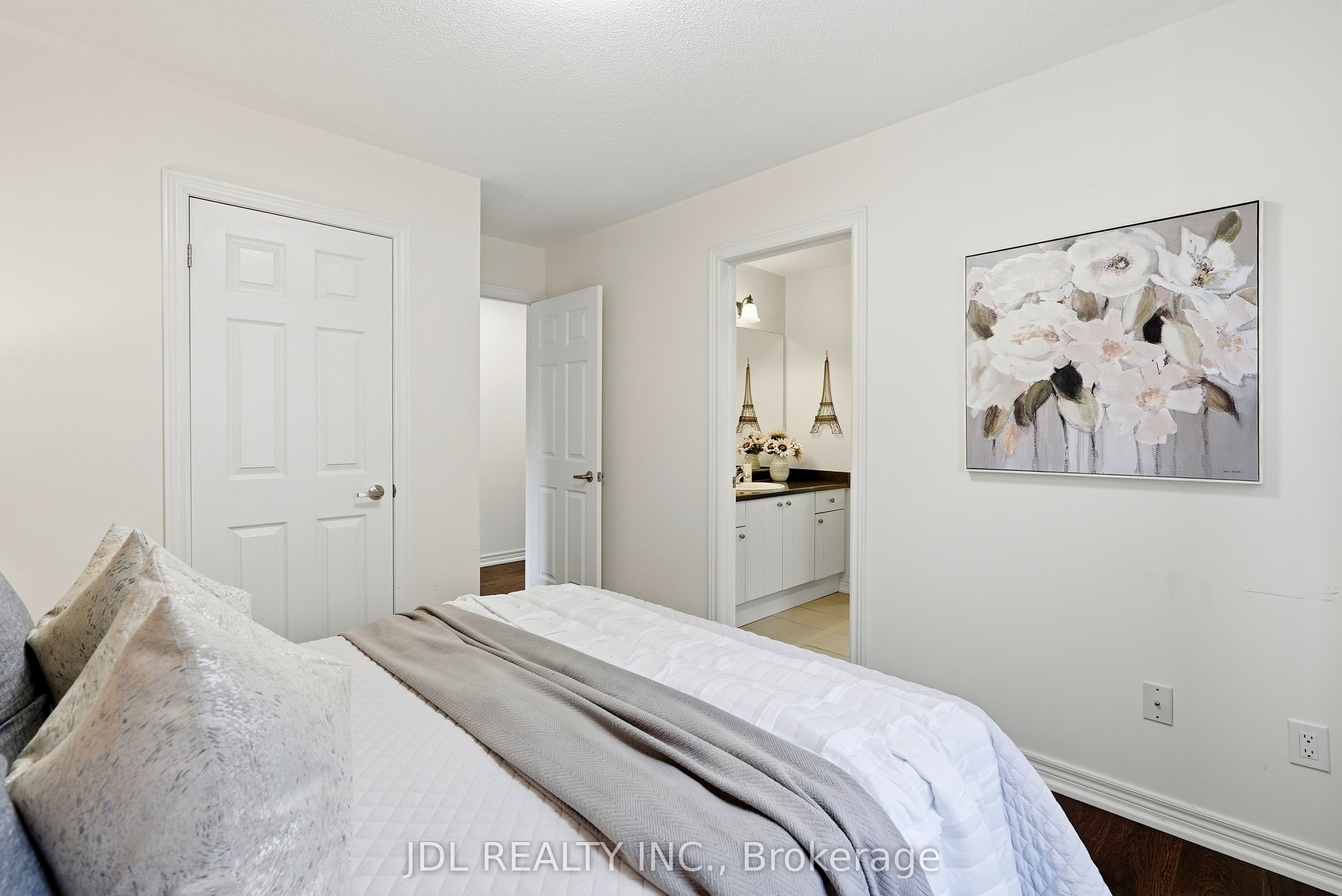 15 Beacon Point Street Property Photo 36