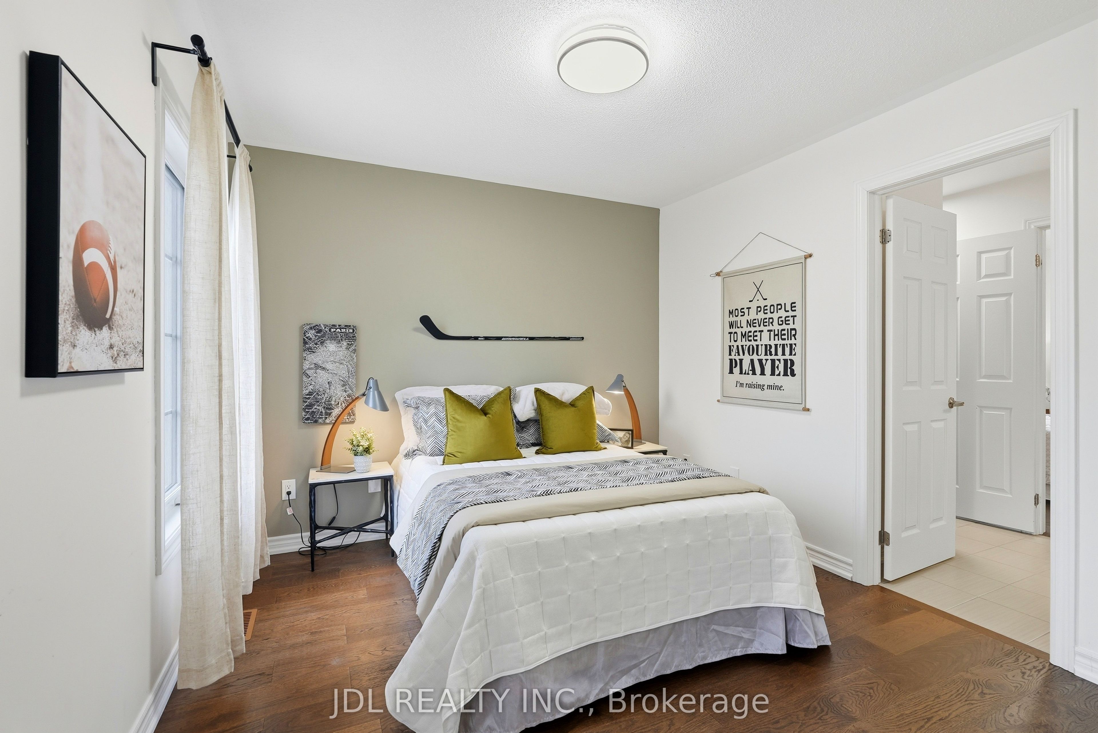 15 Beacon Point Street Property Photo 40