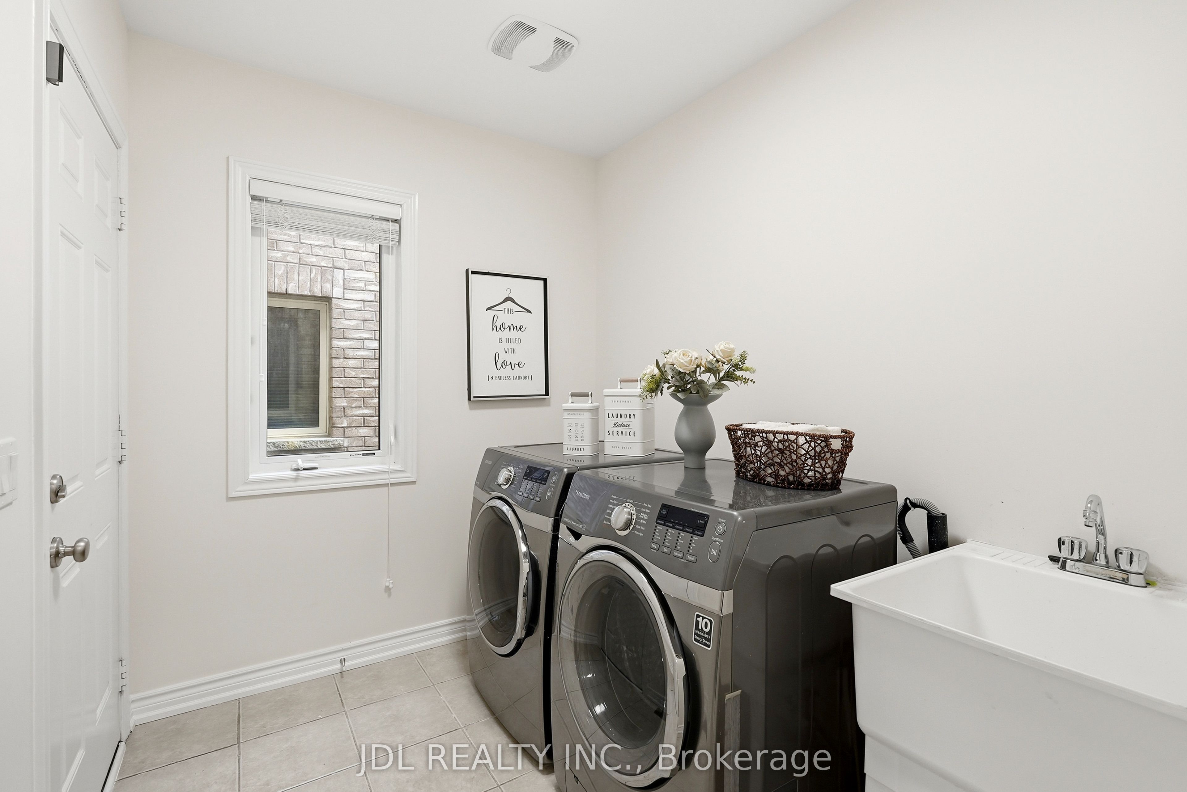 15 Beacon Point Street Property Photo 46