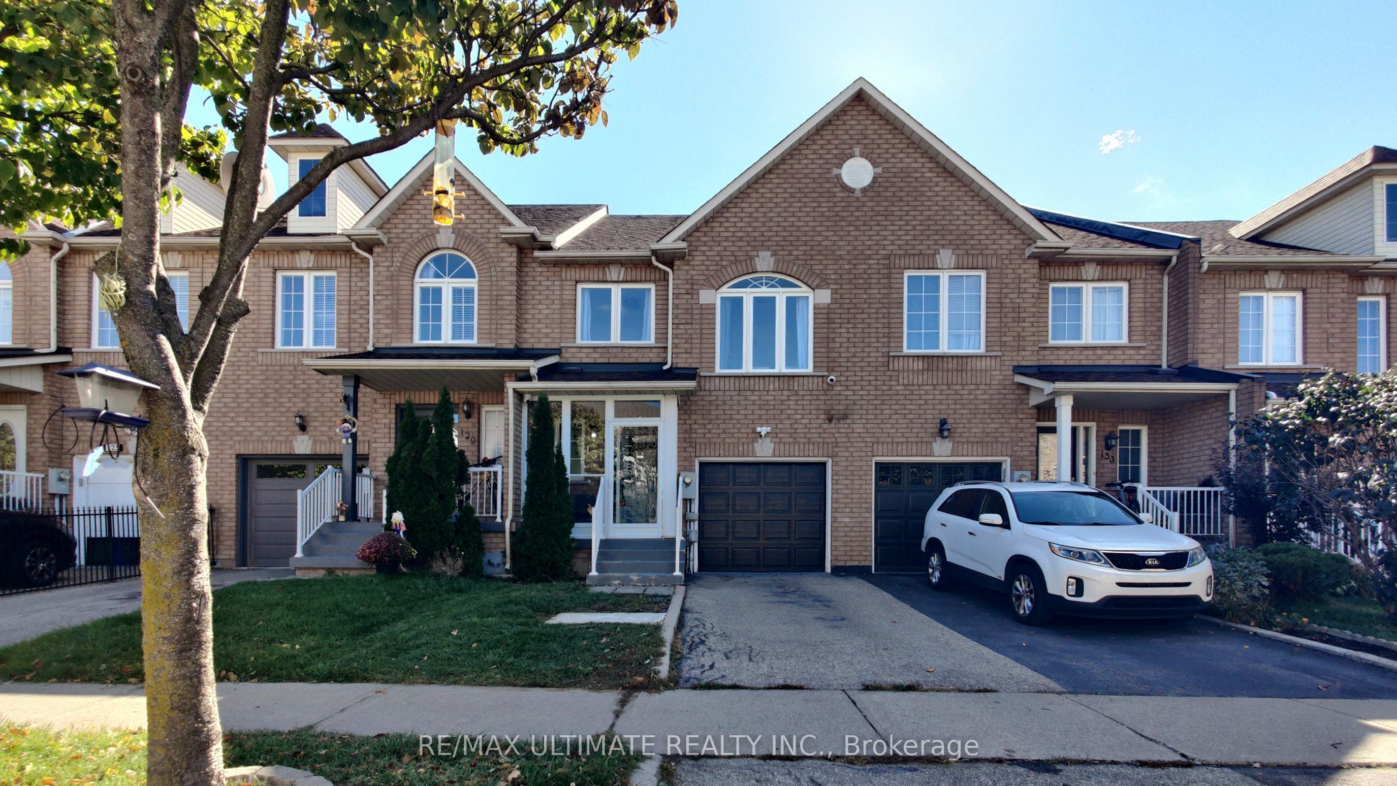 131 Foxchase Avenue Property Photo 1