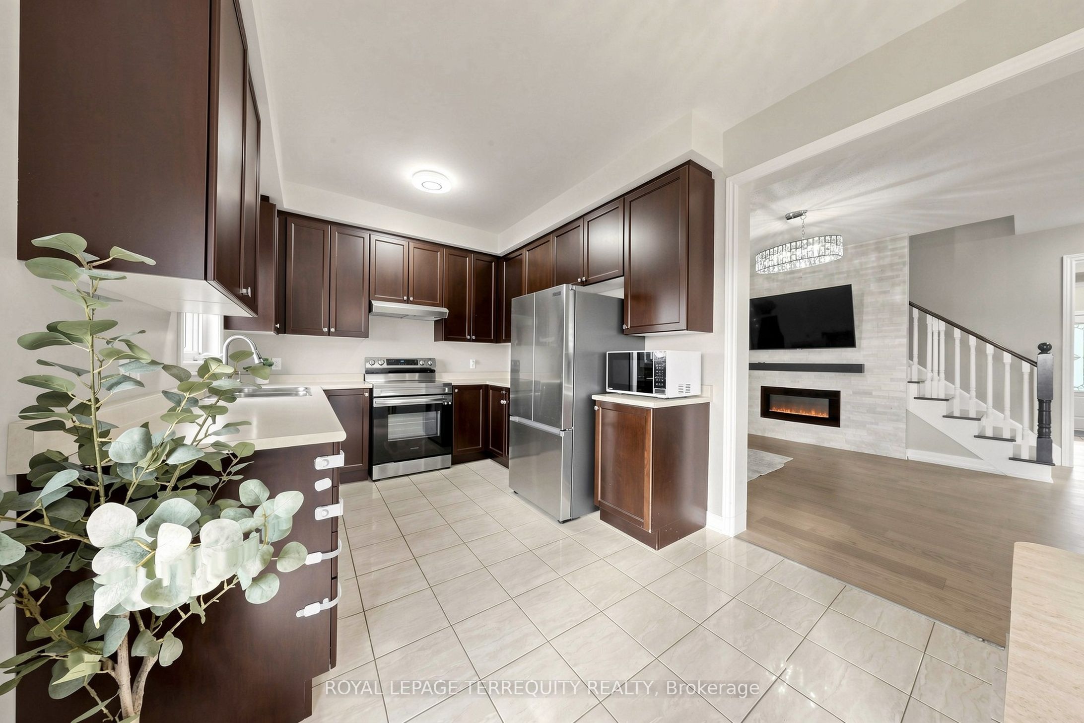 199 Armstrong Crescent Property Photo 10