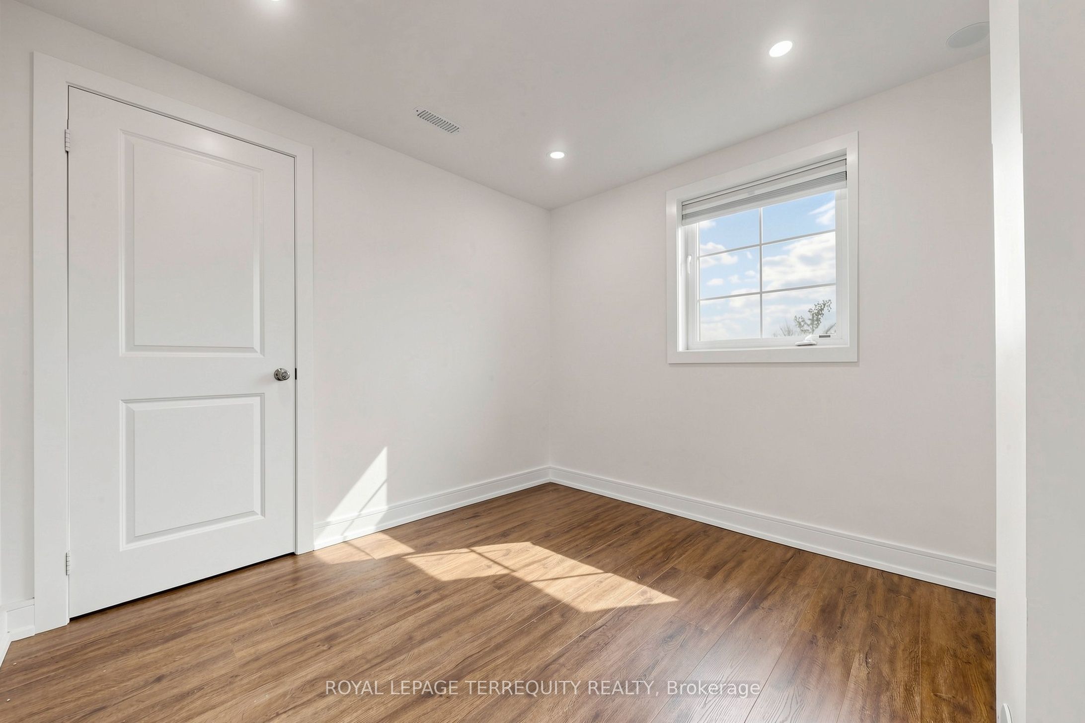 199 Armstrong Crescent Property Photo 28