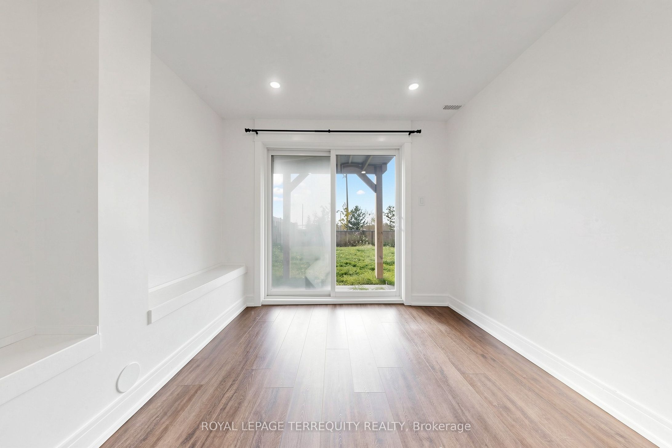199 Armstrong Crescent Property Photo 31
