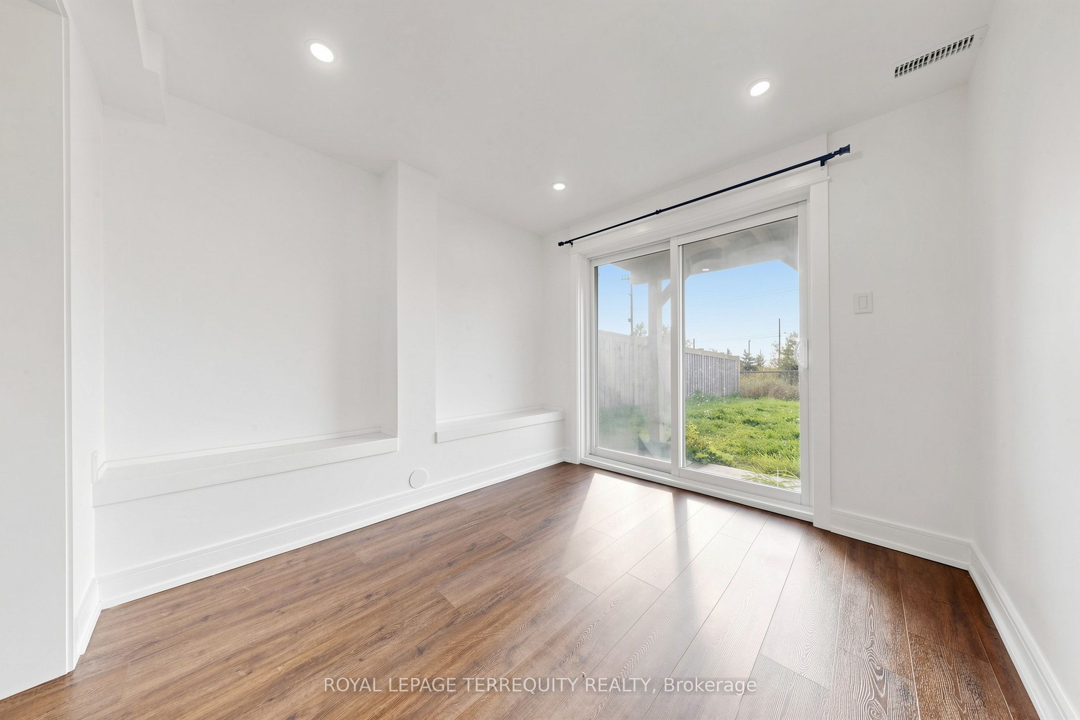 199 Armstrong Crescent Property Photo 32