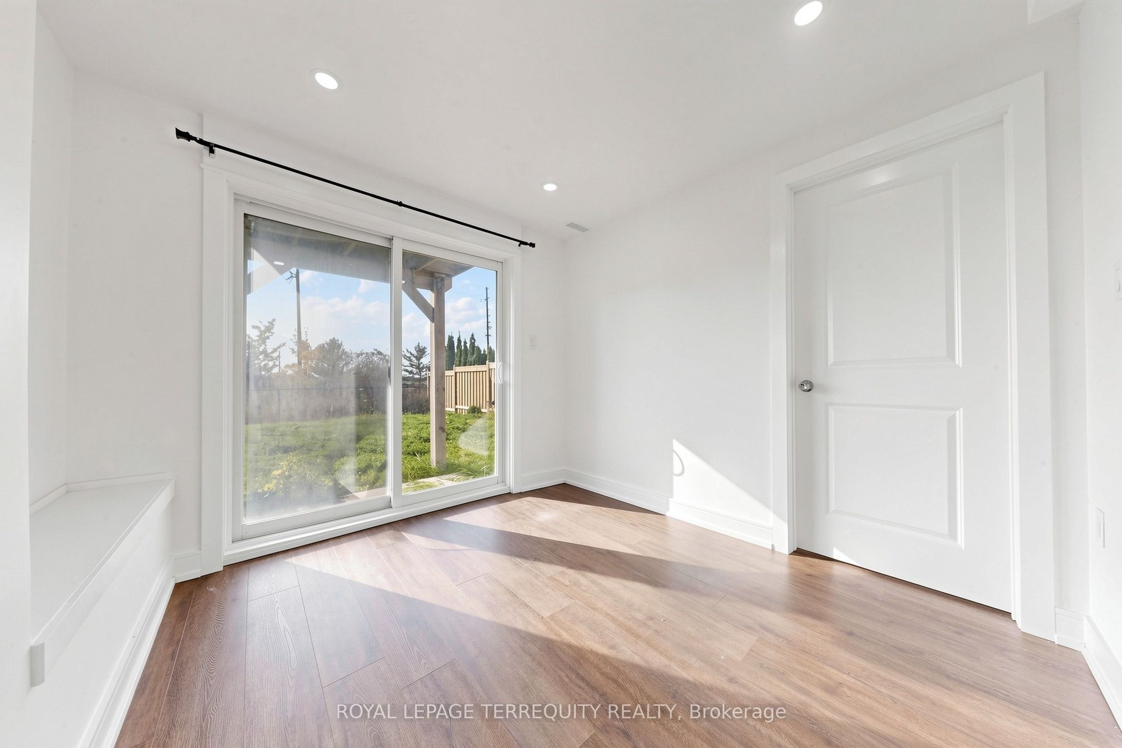 199 Armstrong Crescent Property Photo 33
