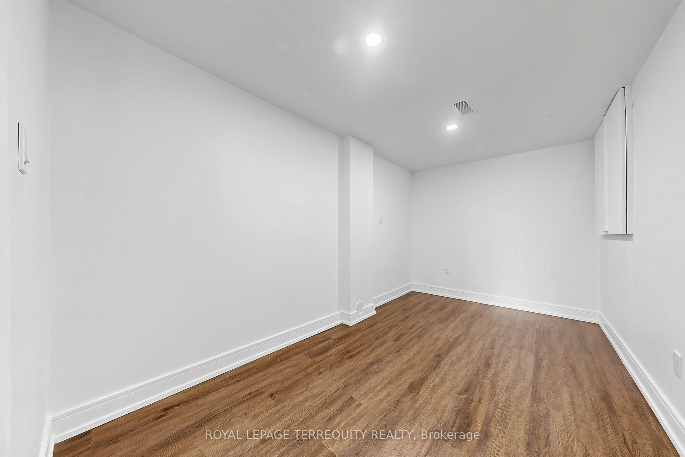 199 Armstrong Crescent Property Photo 35