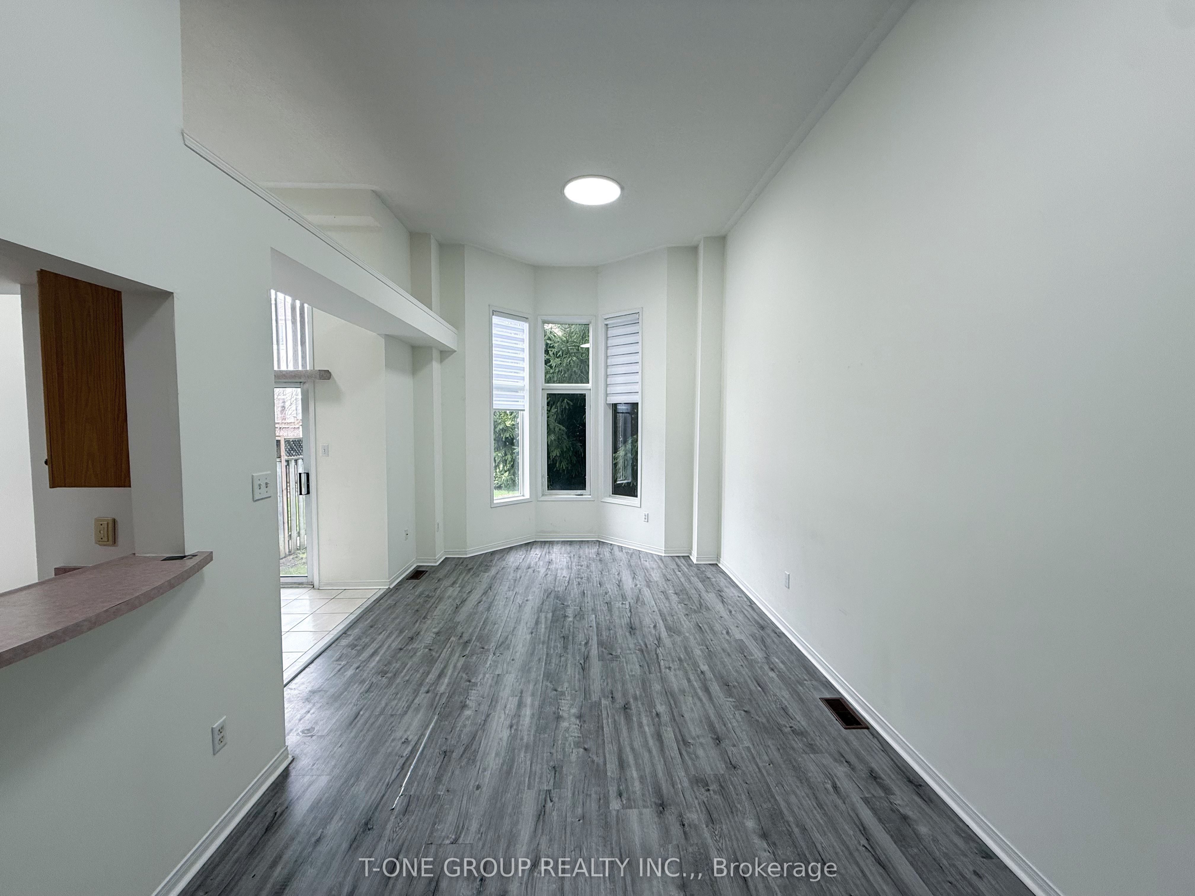 90 Bridlepath Street Property Photo 4