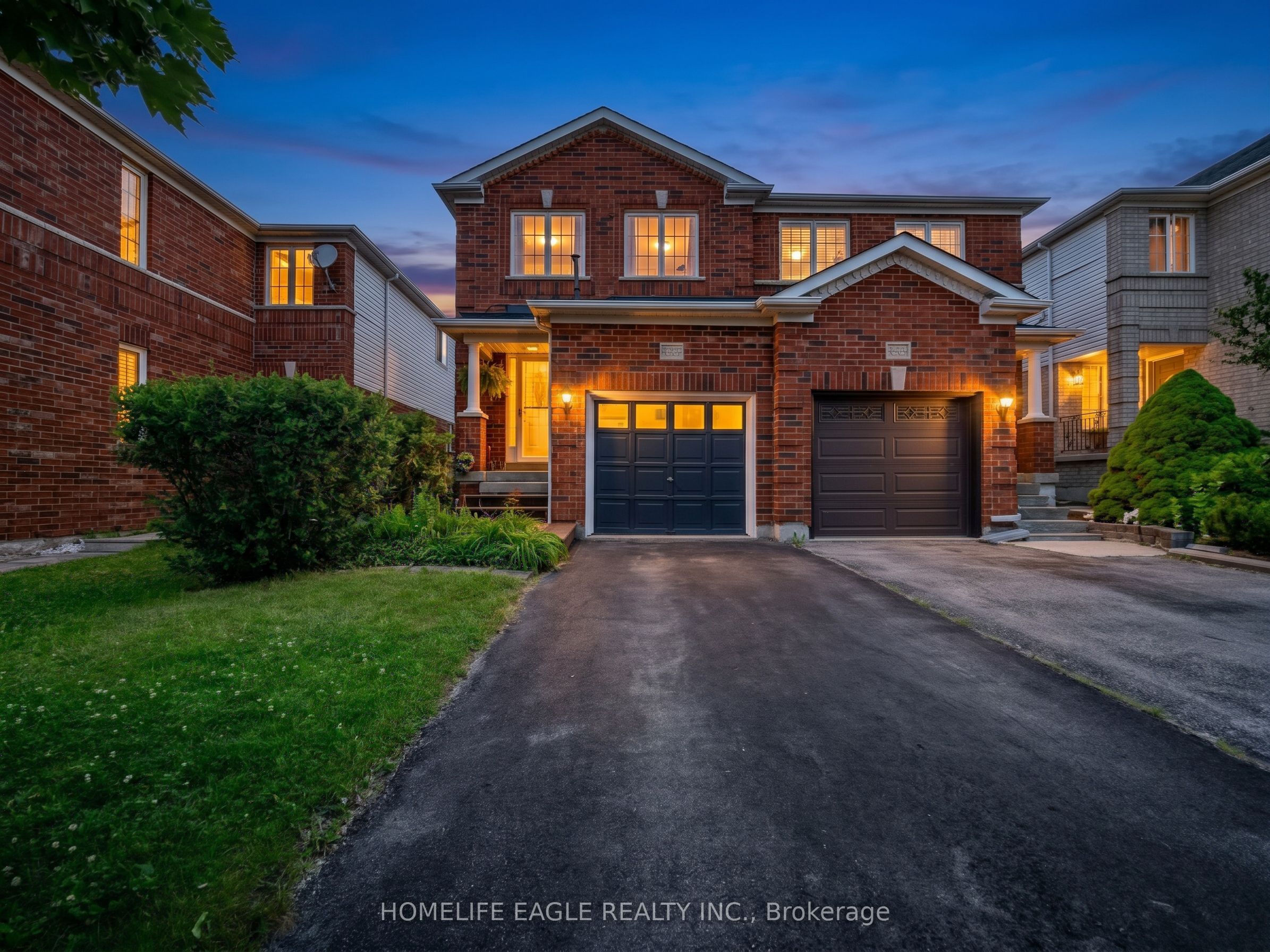 479 Heddle Crescent Property Photo 1