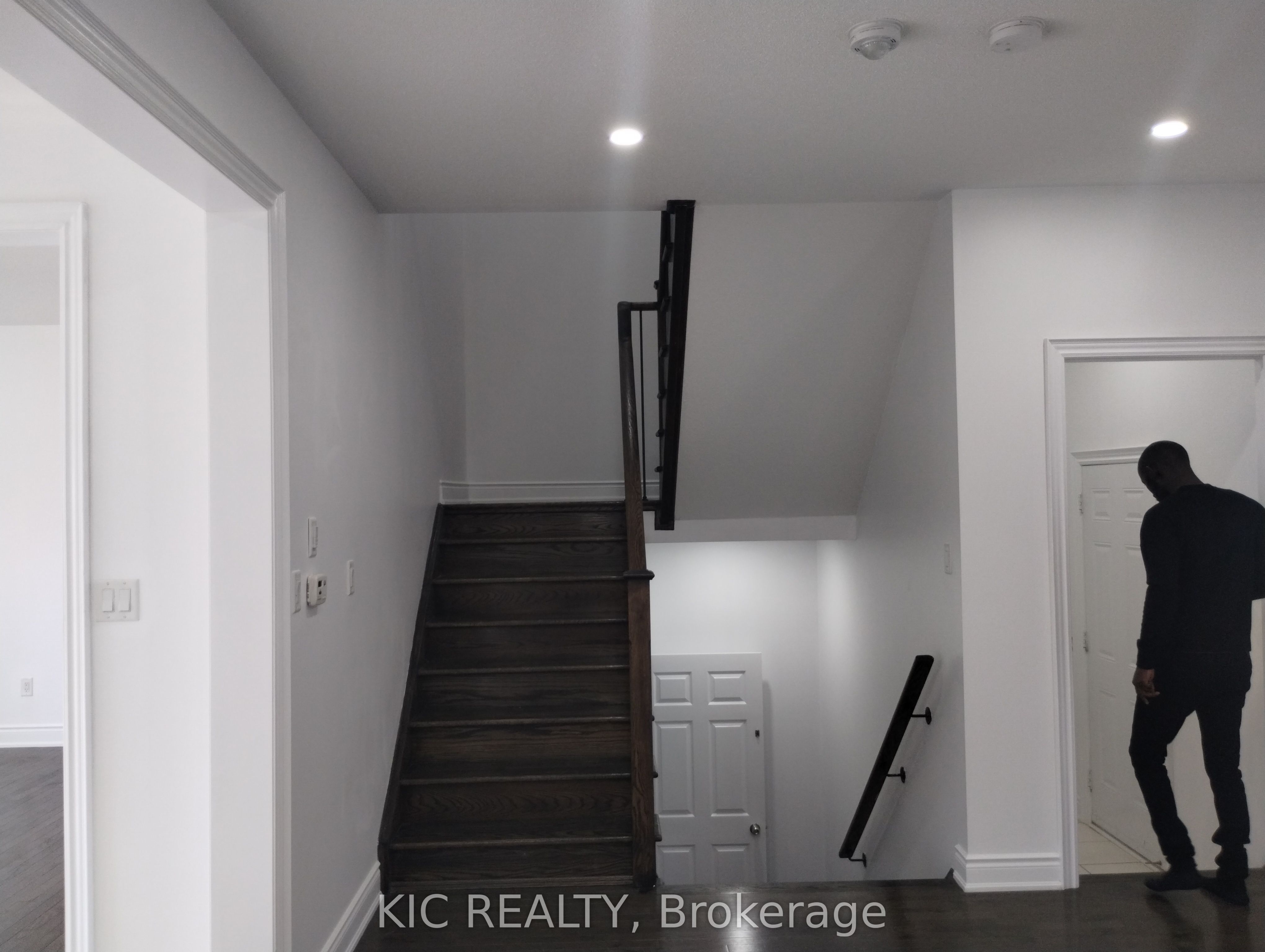 1461 Lormel Gate Avenue Property Photo 3