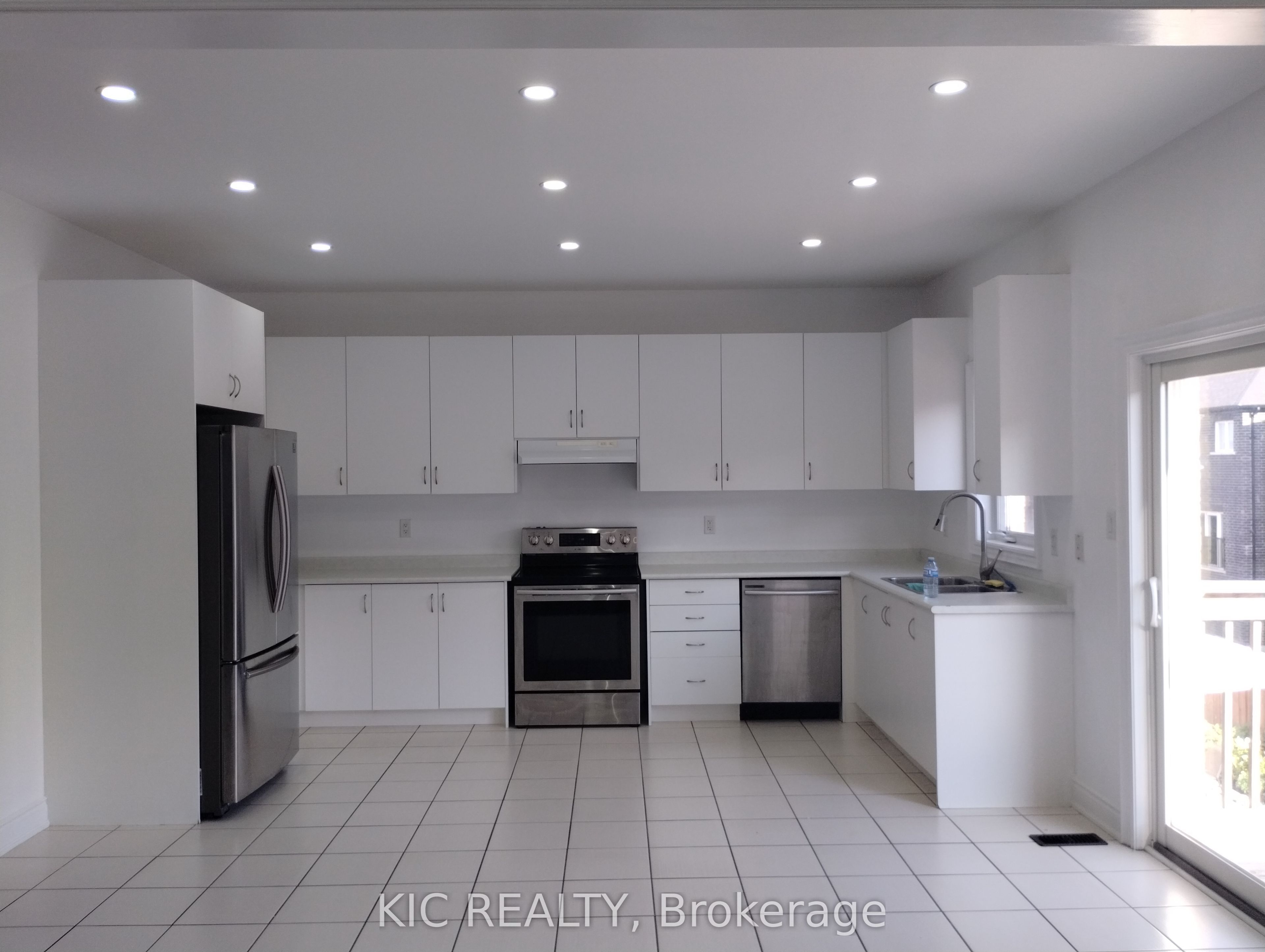 1461 Lormel Gate Avenue Property Photo 4