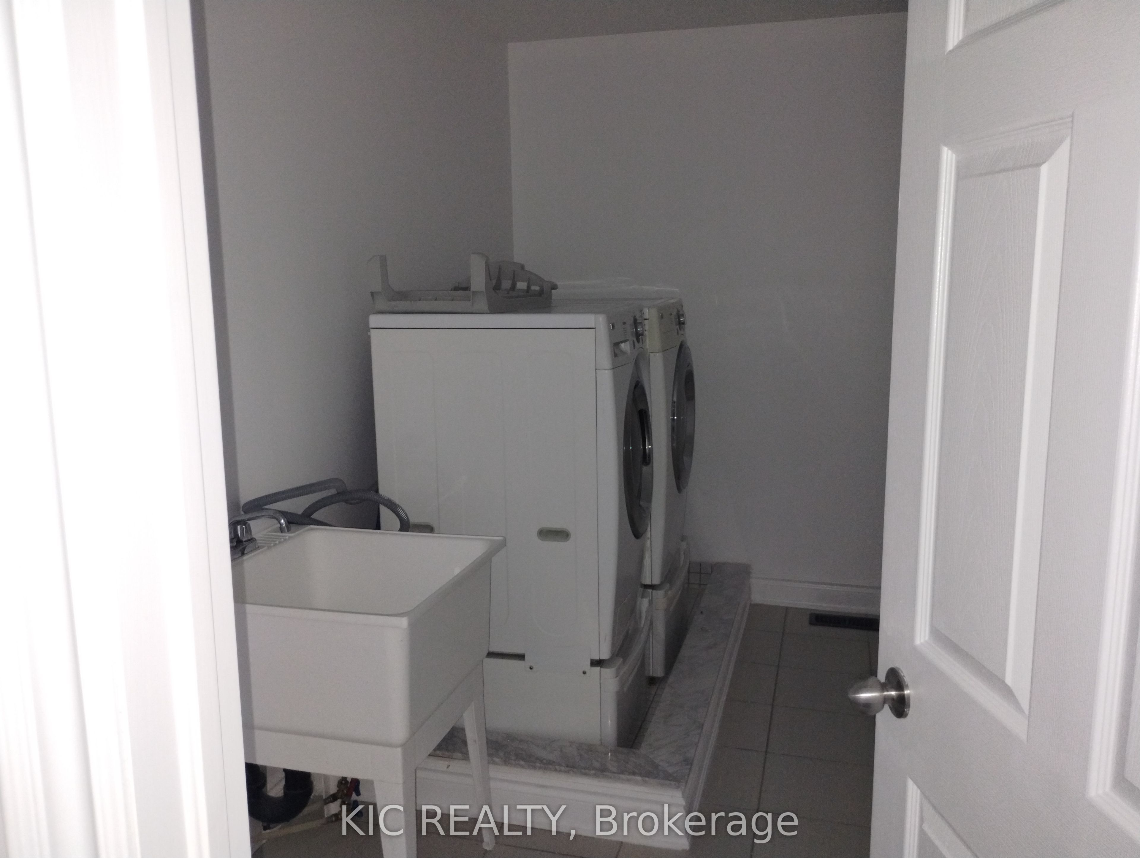 1461 Lormel Gate Avenue Property Photo 6