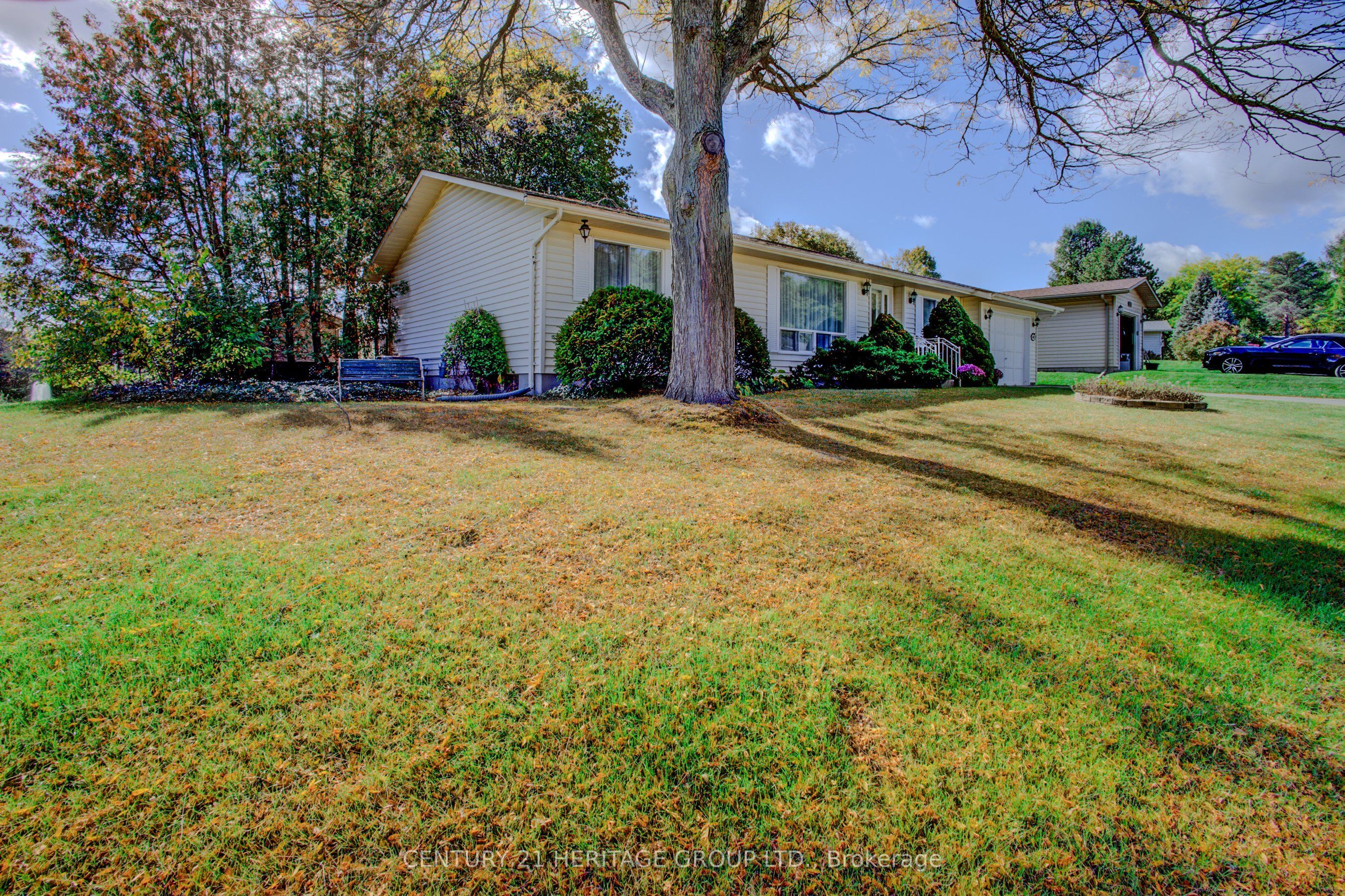 60 Tecumseth Pines Drive Property Photo 3