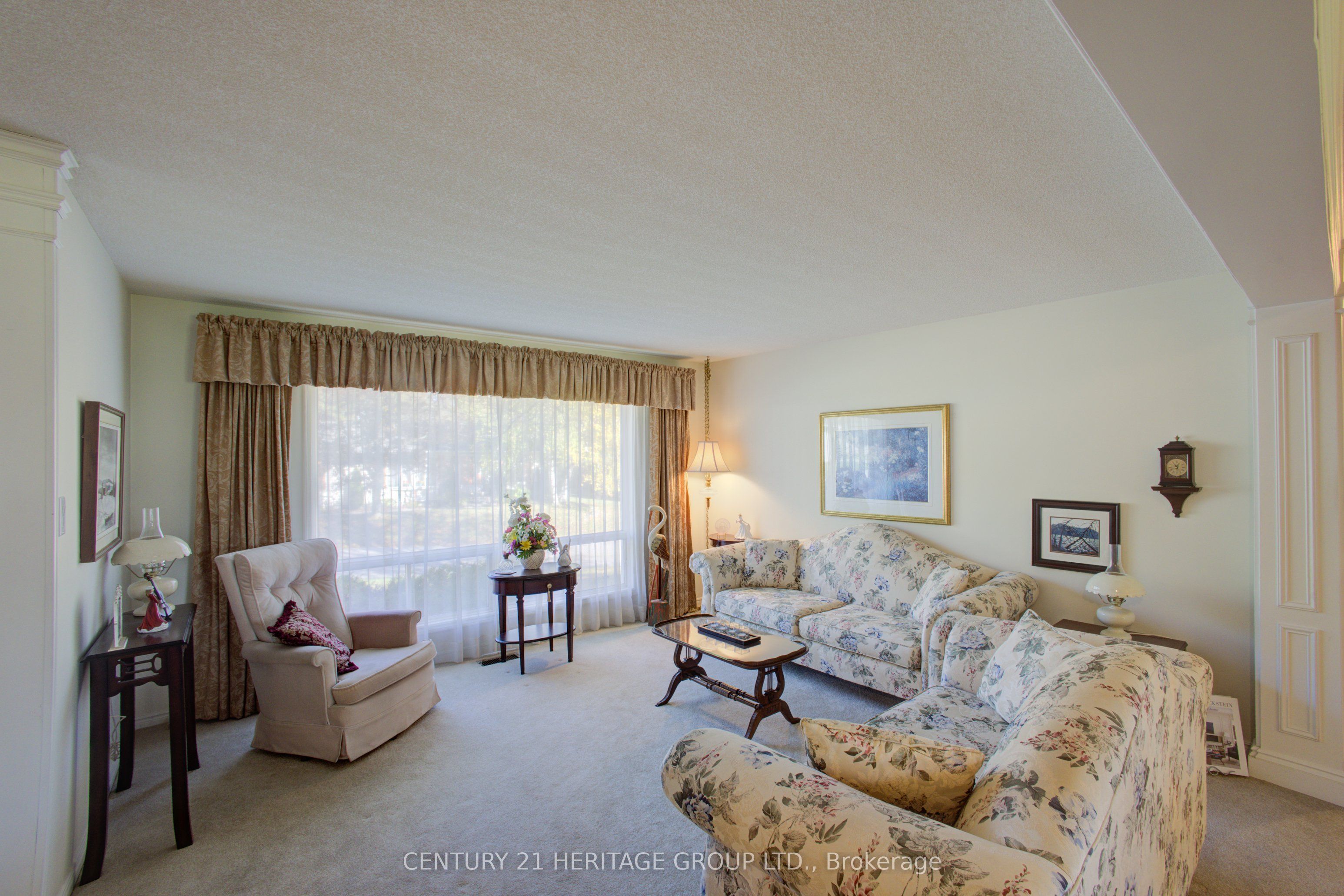 60 Tecumseth Pines Drive Property Photo 8