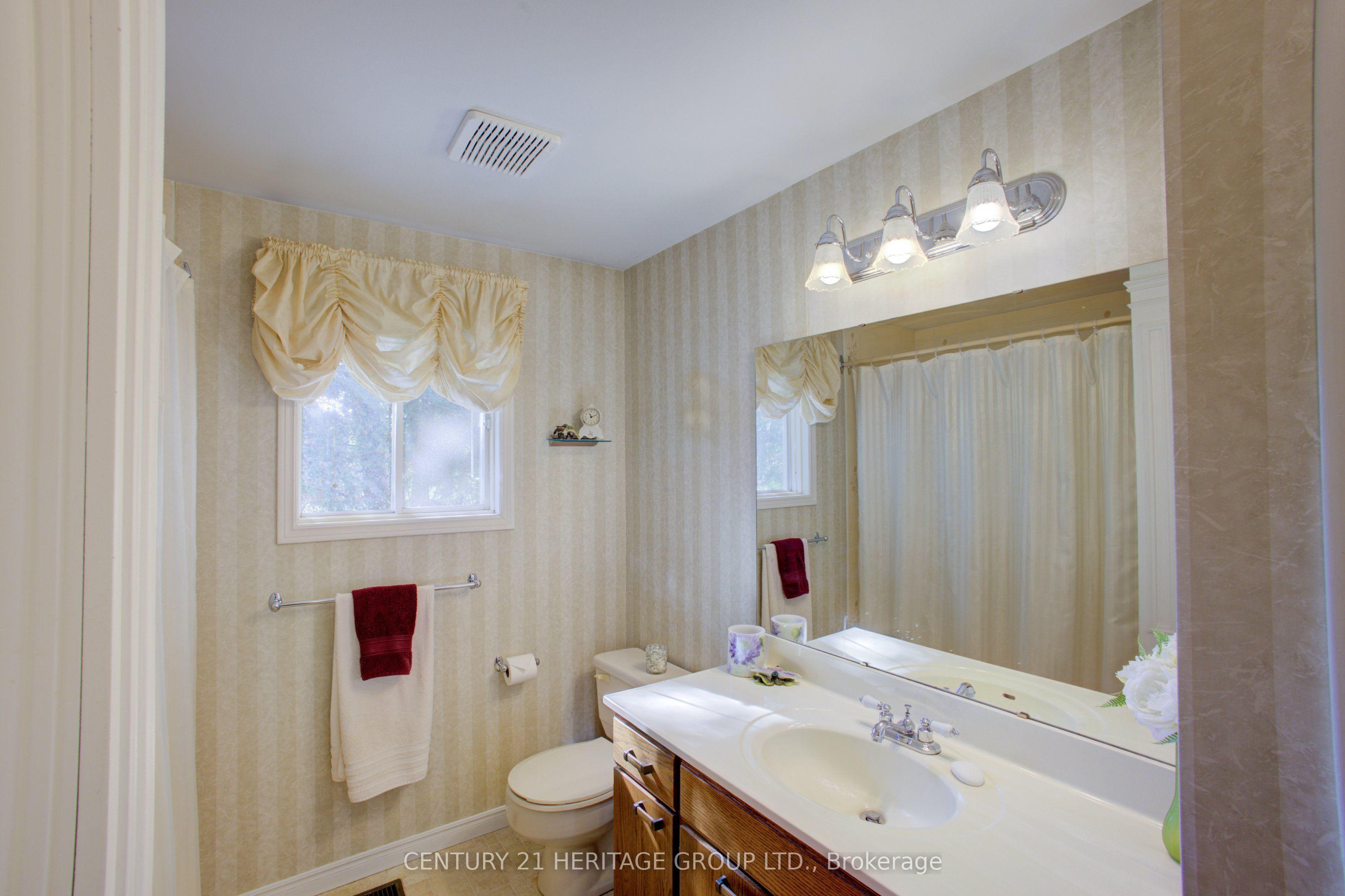 60 Tecumseth Pines Drive Property Photo 24