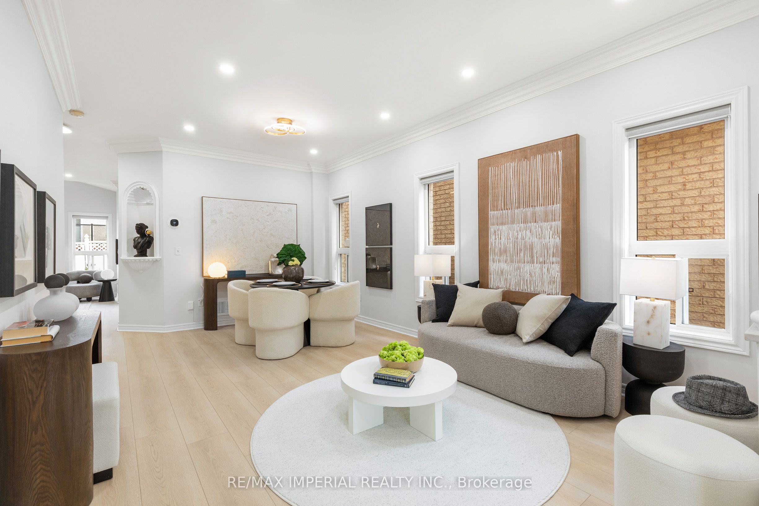 44 Hawkview Boulevard Property Photo 3