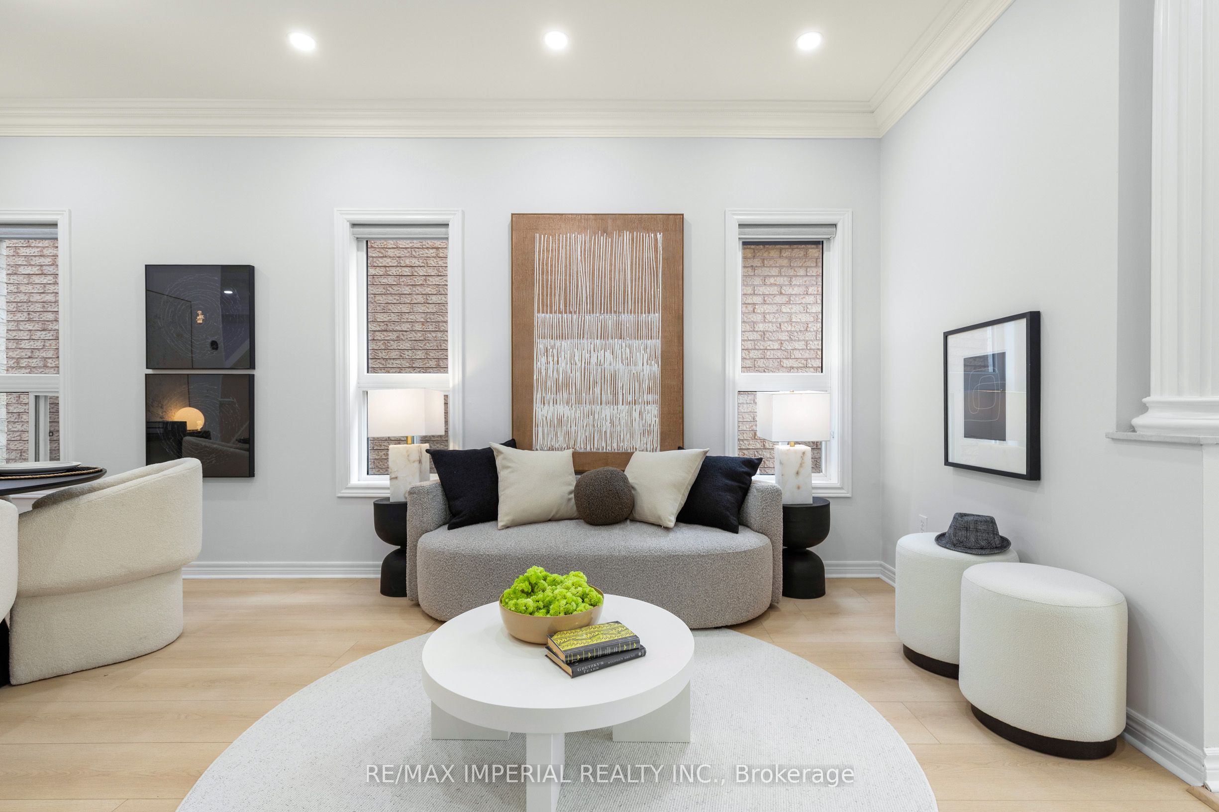 44 Hawkview Boulevard Property Photo 8