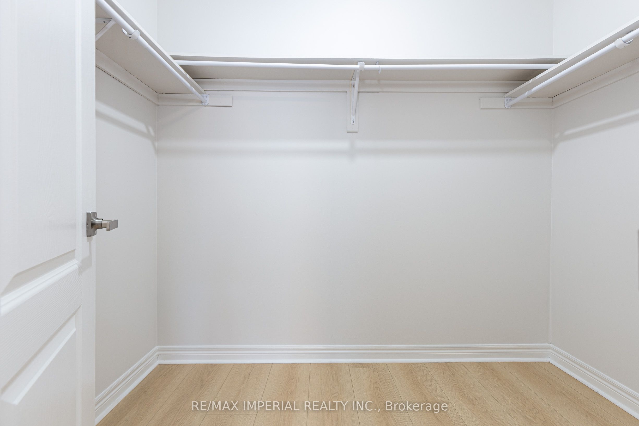 44 Hawkview Boulevard Property Photo 27