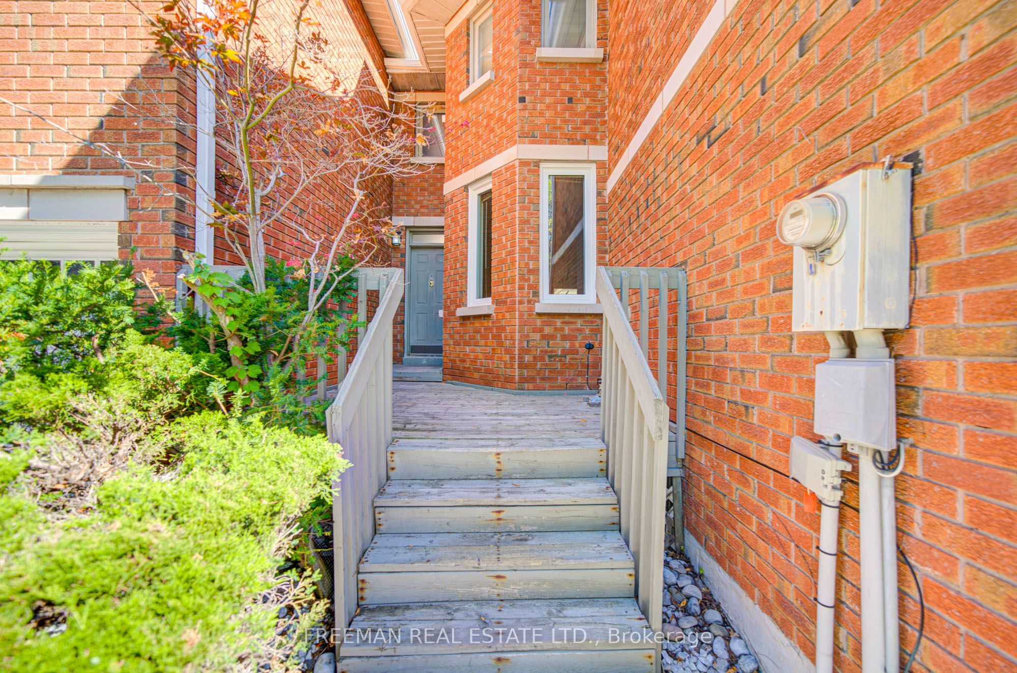 107 Brownstone Circle Property Photo 3