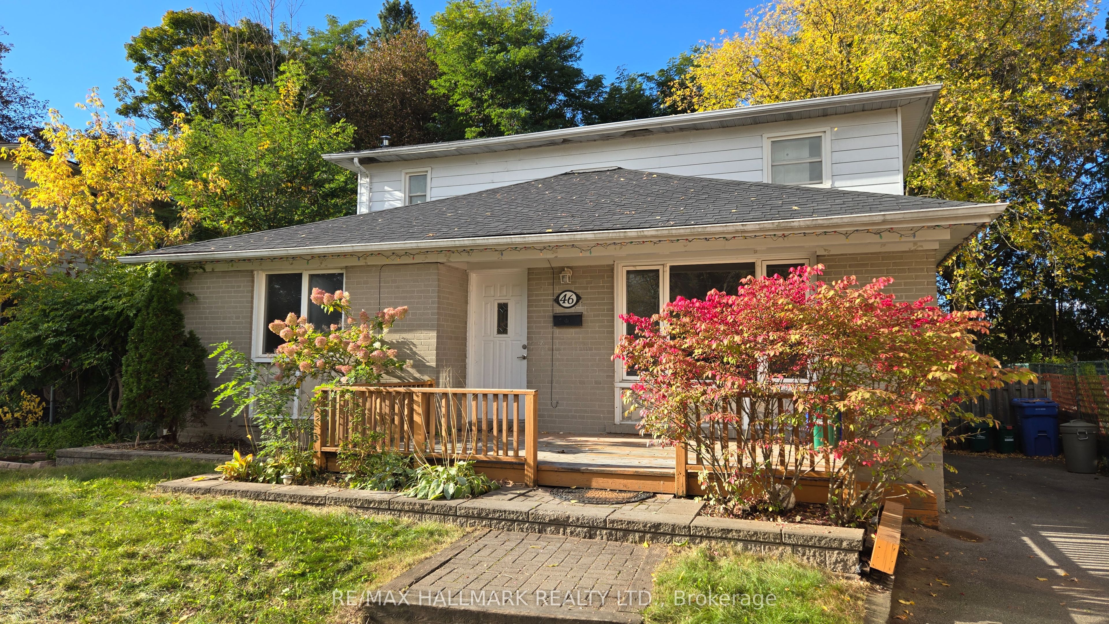 46 Collins Crescent Property Photo 2