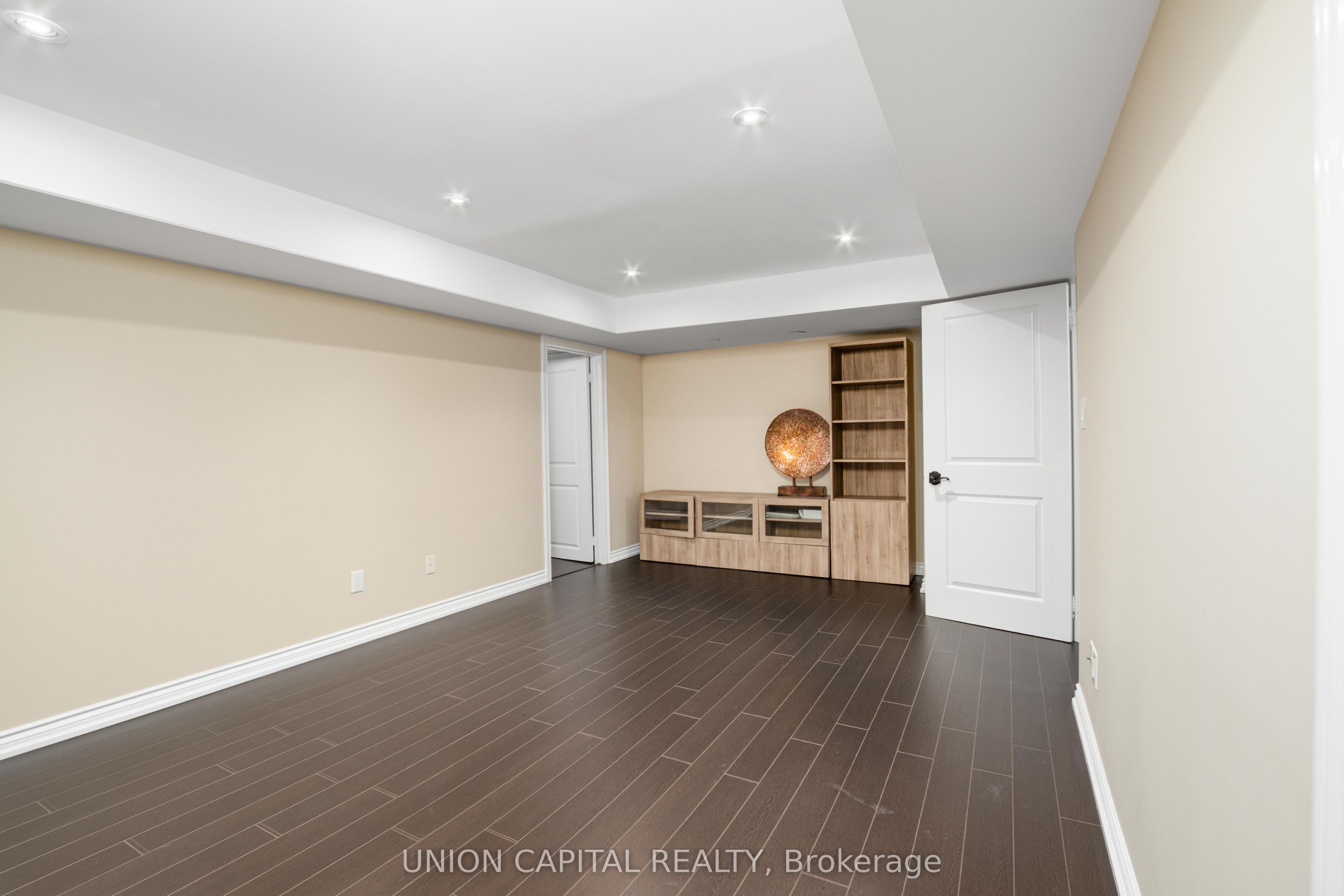 24 Royal West Road Property Photo 40