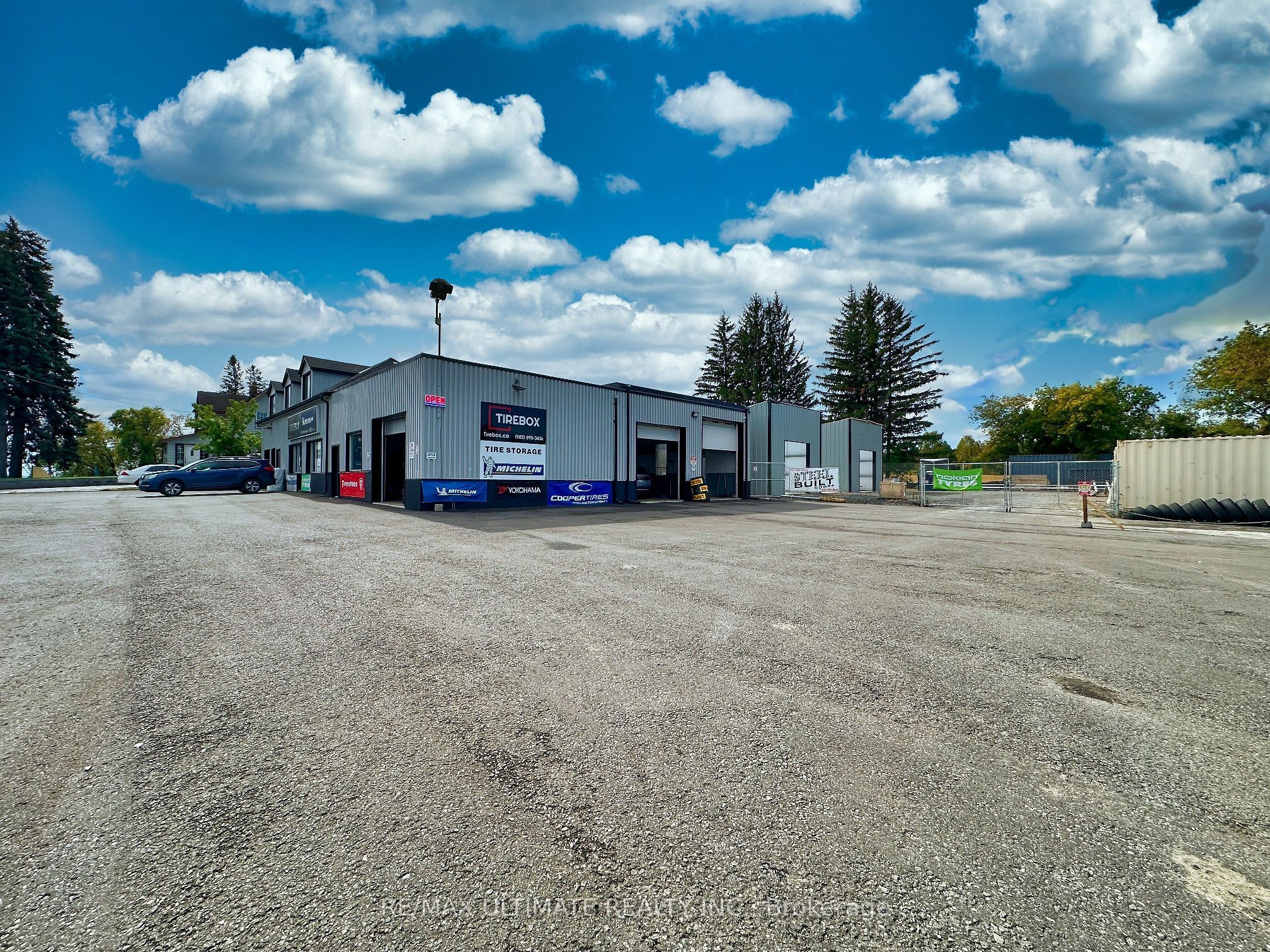 18582 Yonge Street Property Photo 2