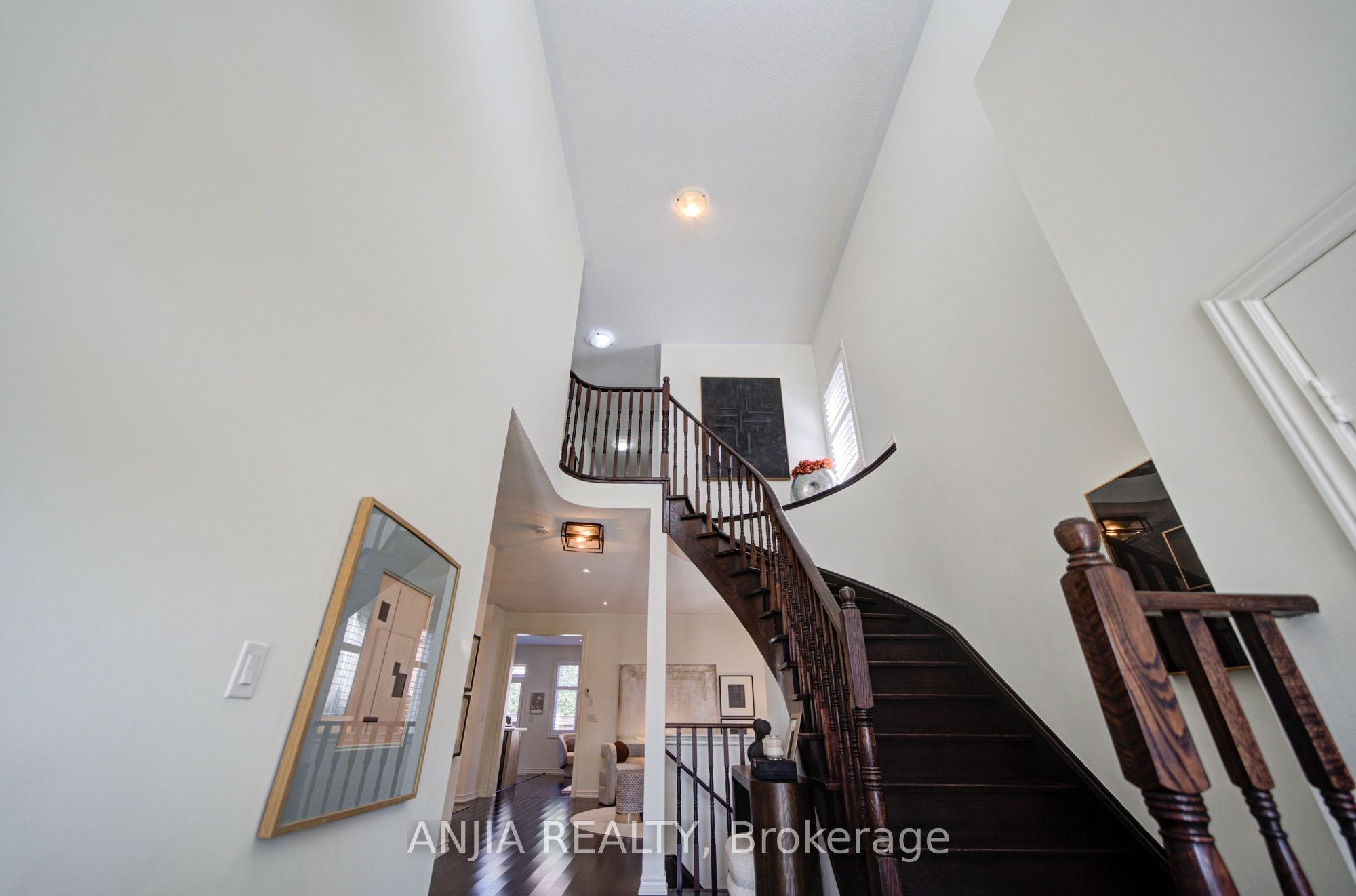 68 Old Field Crescent Property Photo 5