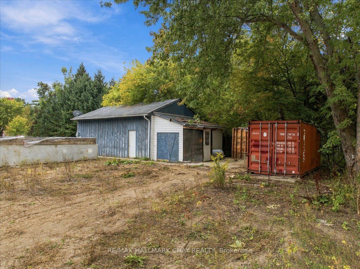 8240 Main Street Property Photo 9