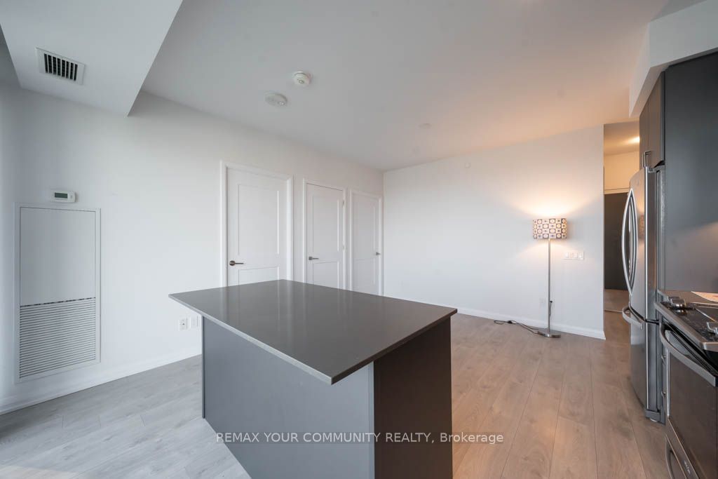 7895 Jane Street 3406 Property Photo 6