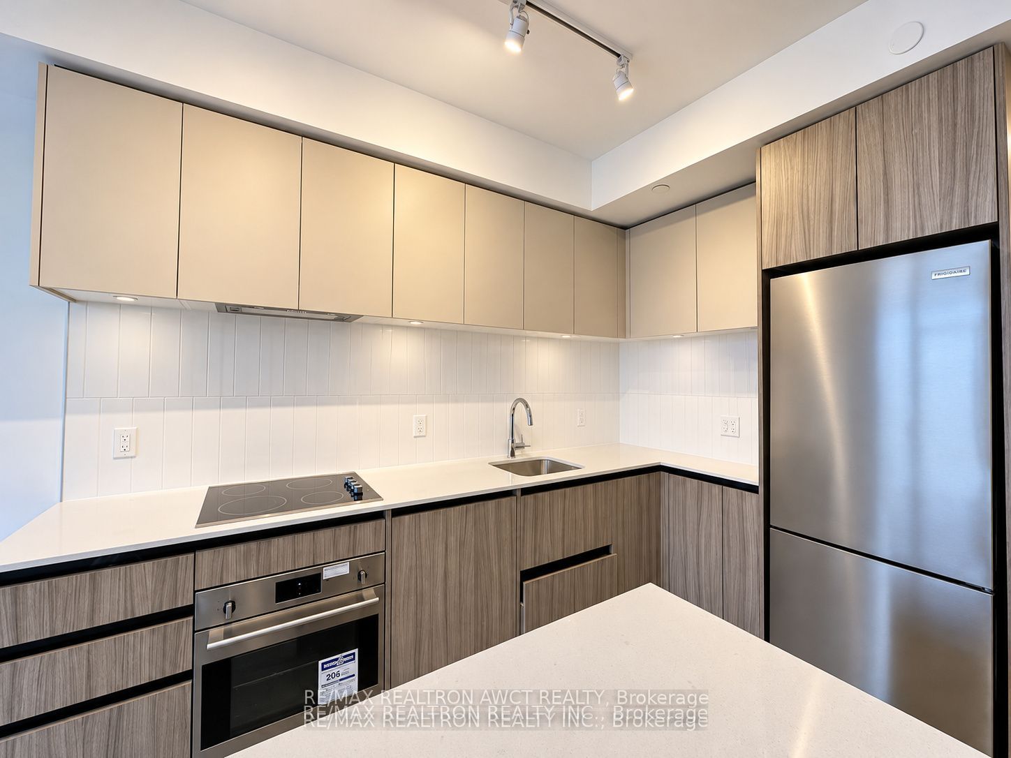 7950 Bathurst Street 525 Property Photo 2