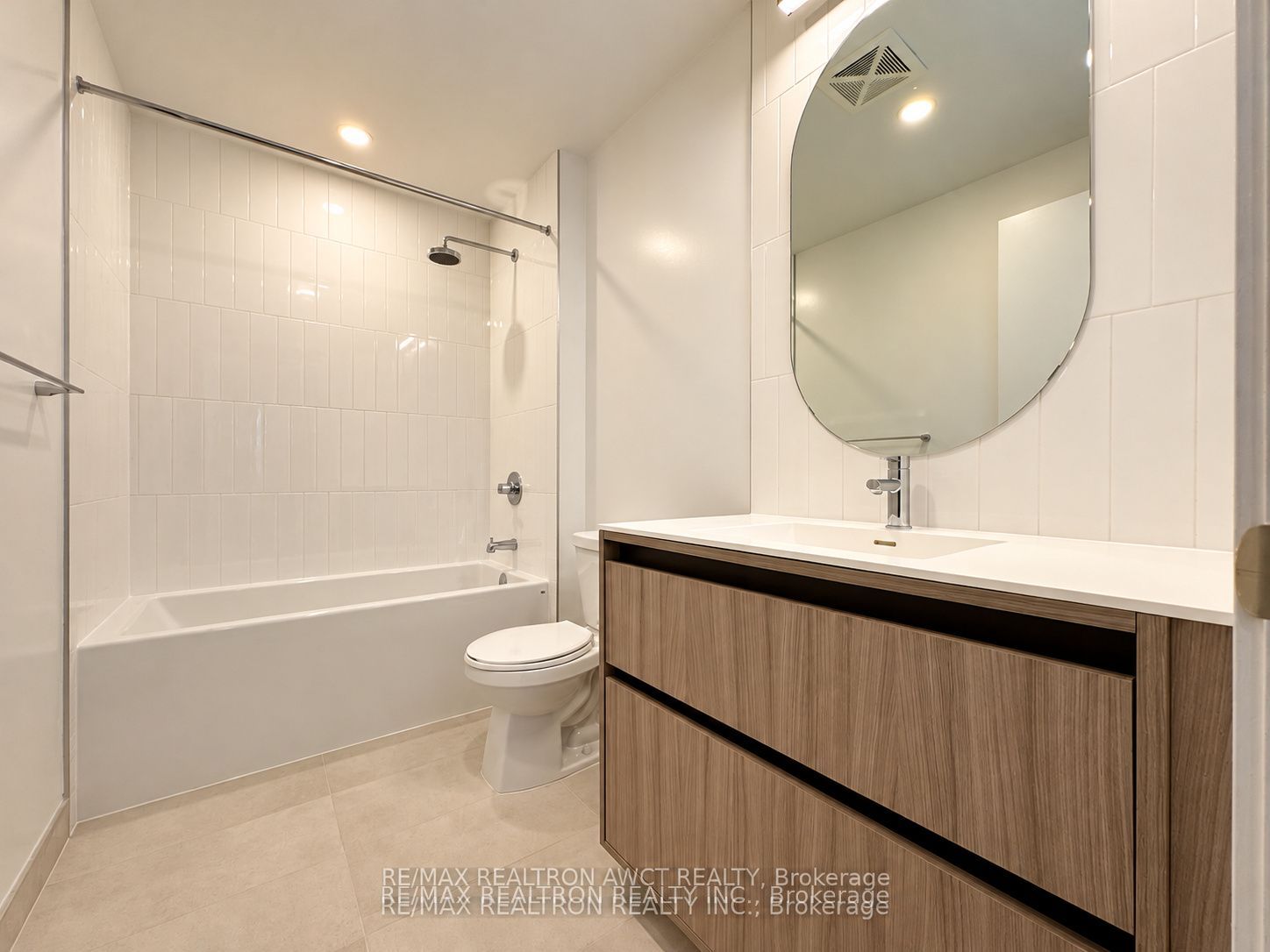 7950 Bathurst Street 525 Property Photo 4