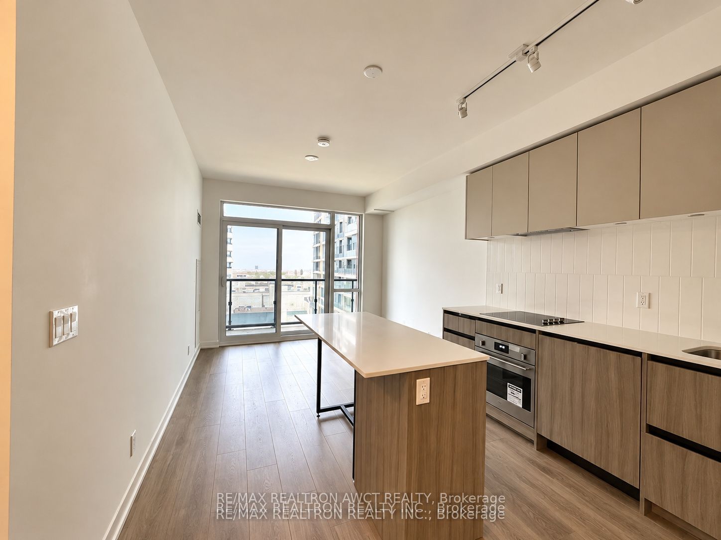 7950 Bathurst Street 525 Property Photo 6