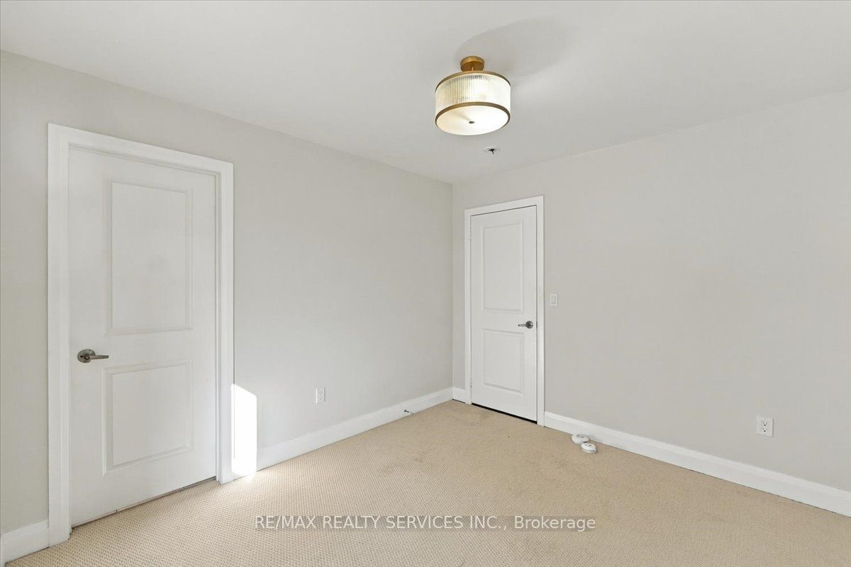 108 Frank Kelly Drive Property Photo 11