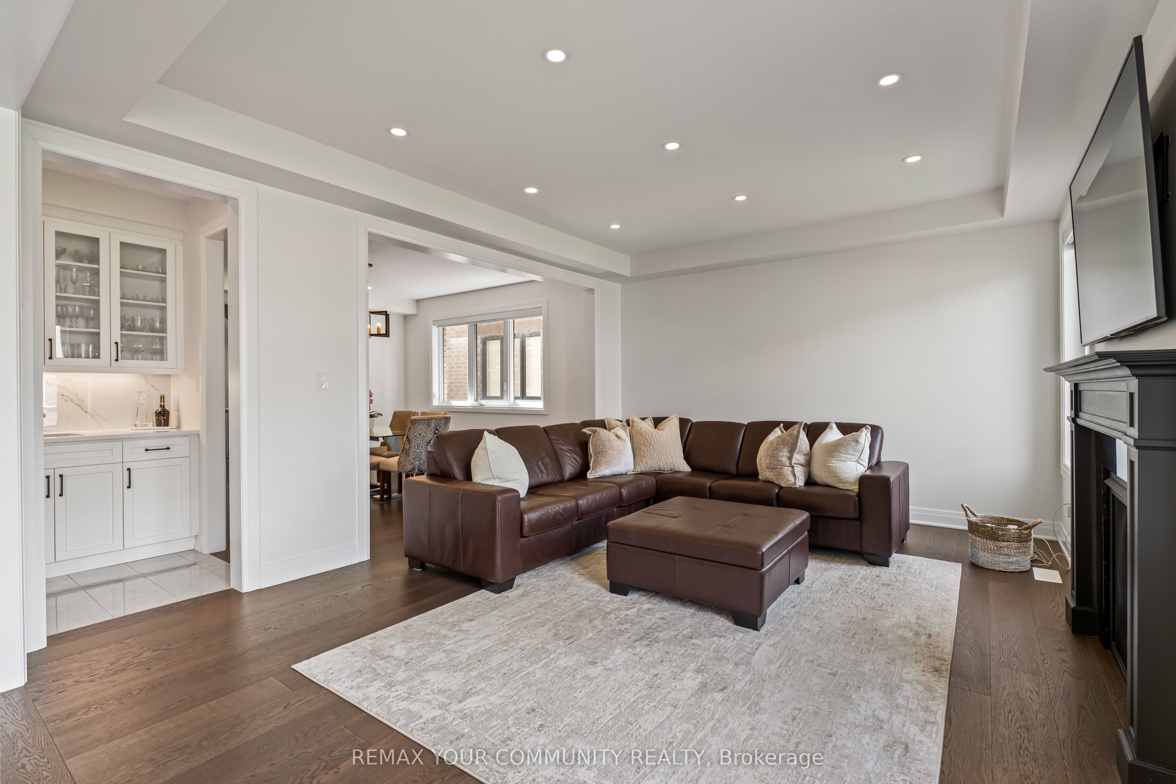 614 Newlove Street Property Photo 12