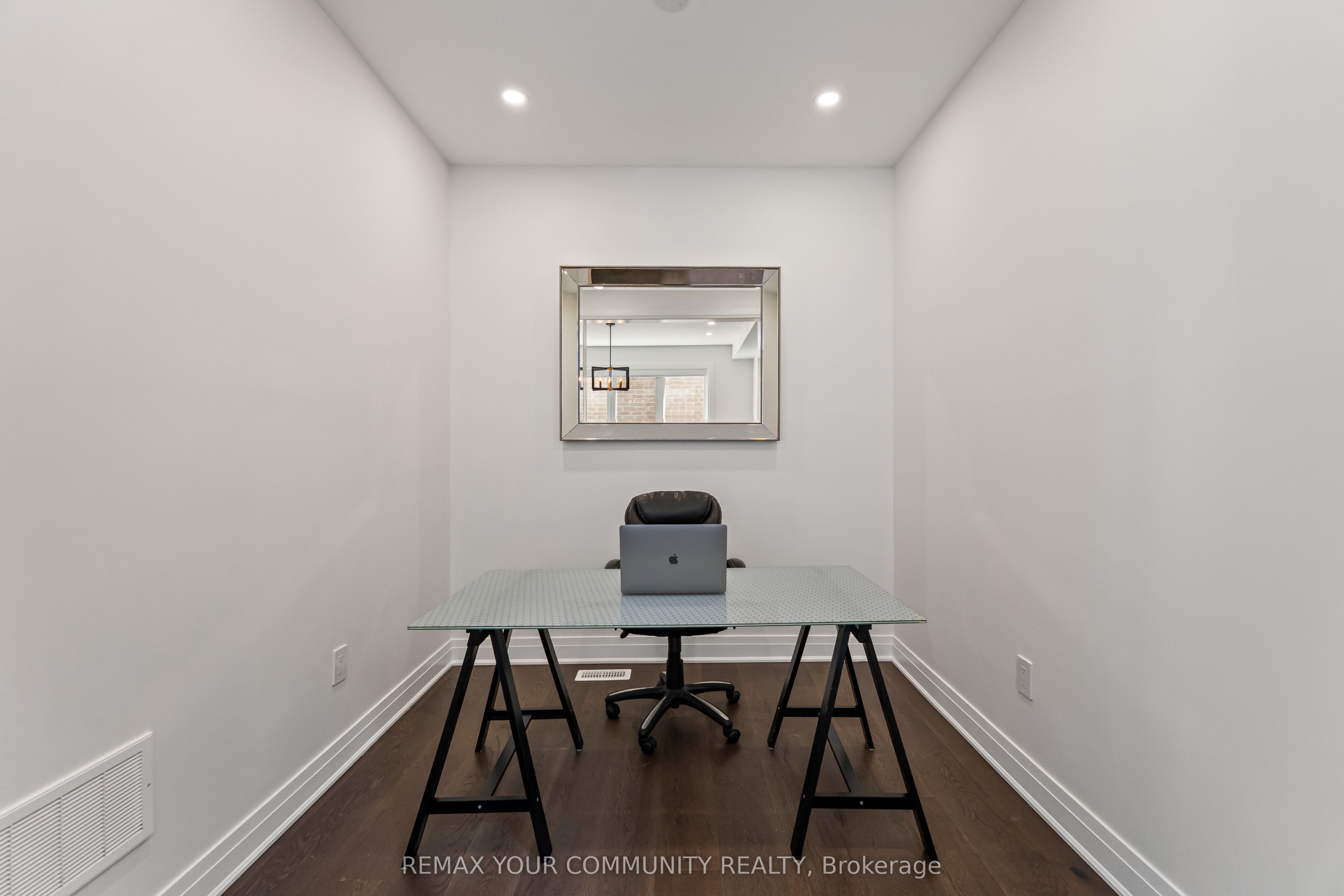 614 Newlove Street Property Photo 14