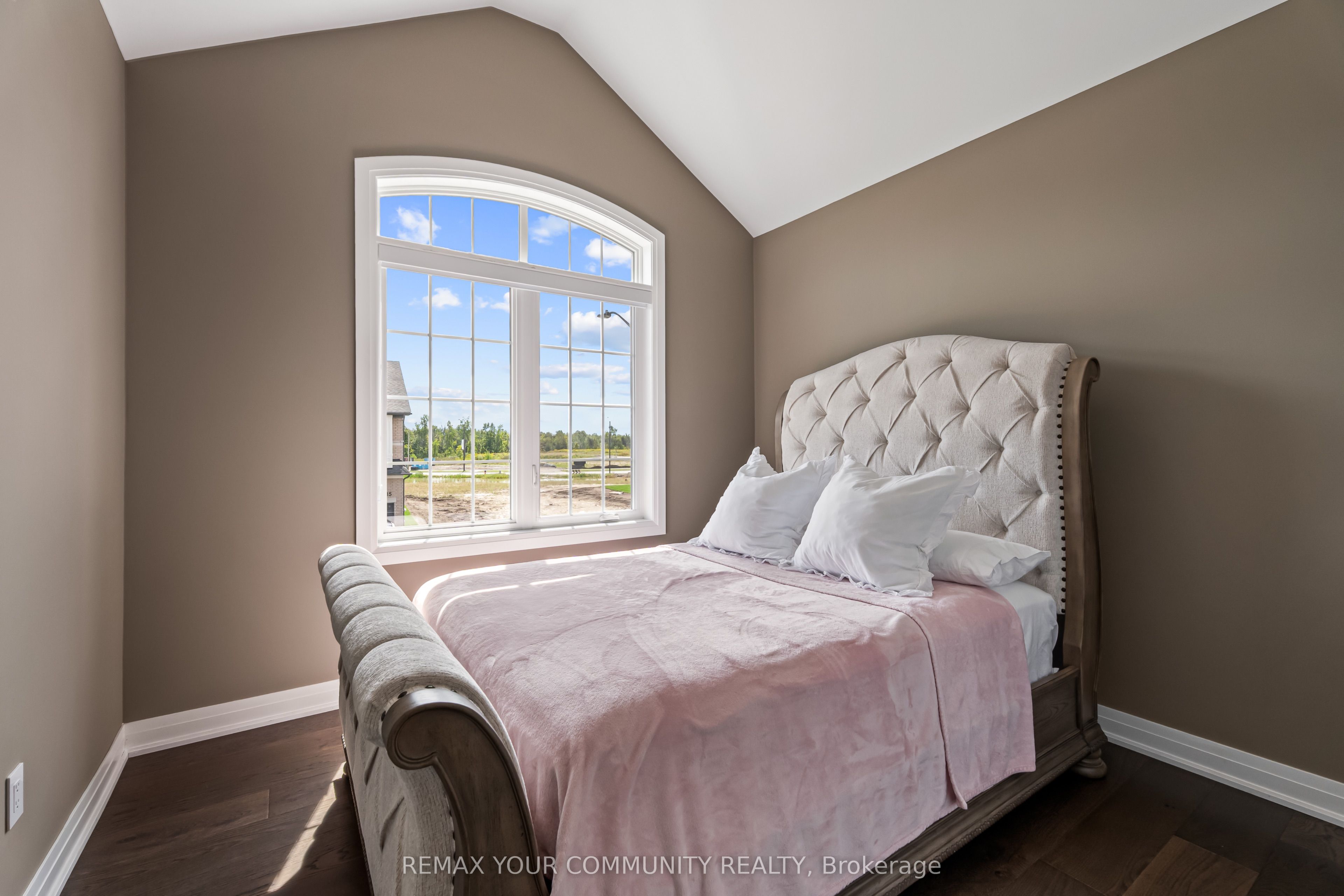 614 Newlove Street Property Photo 18