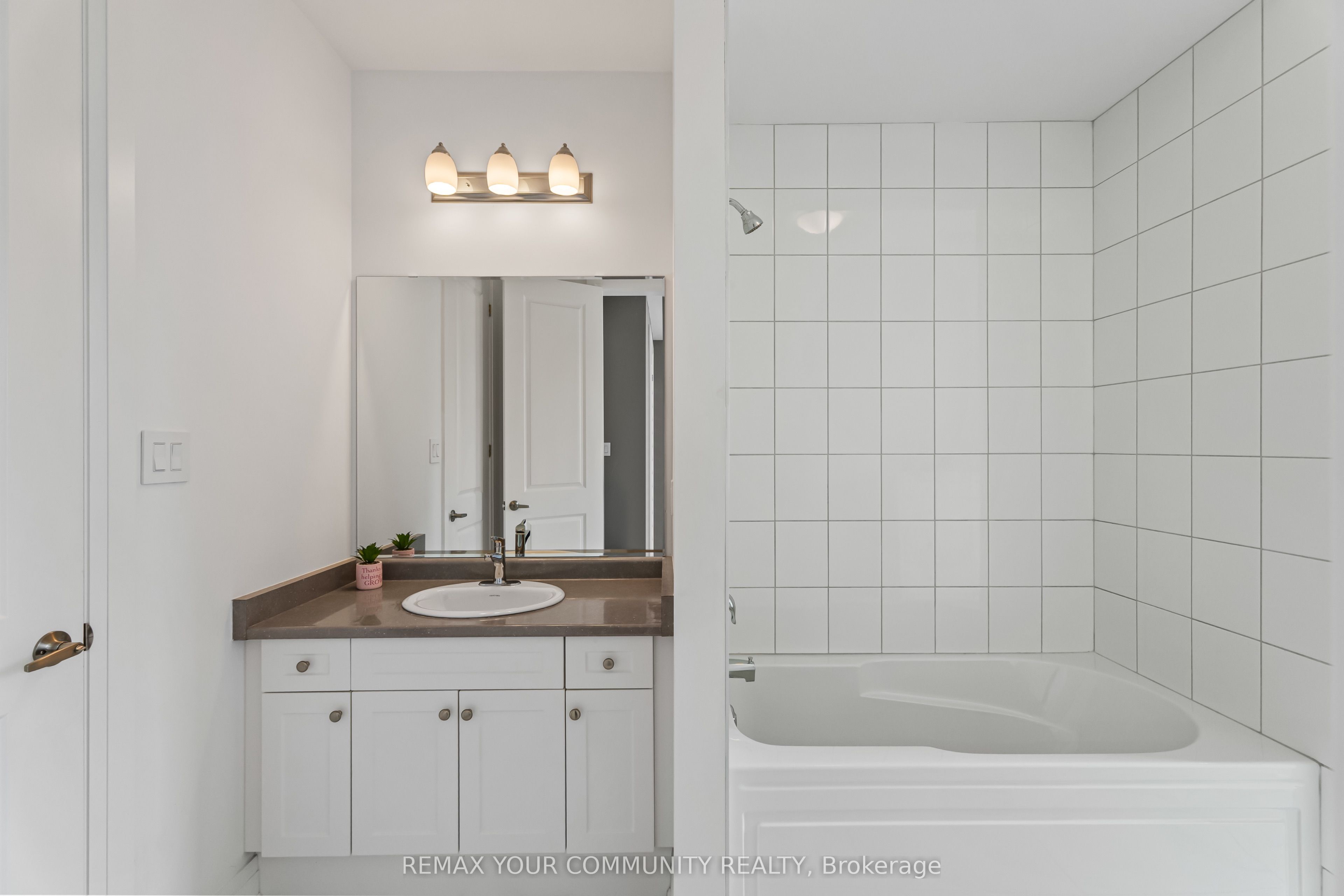 614 Newlove Street Property Photo 20