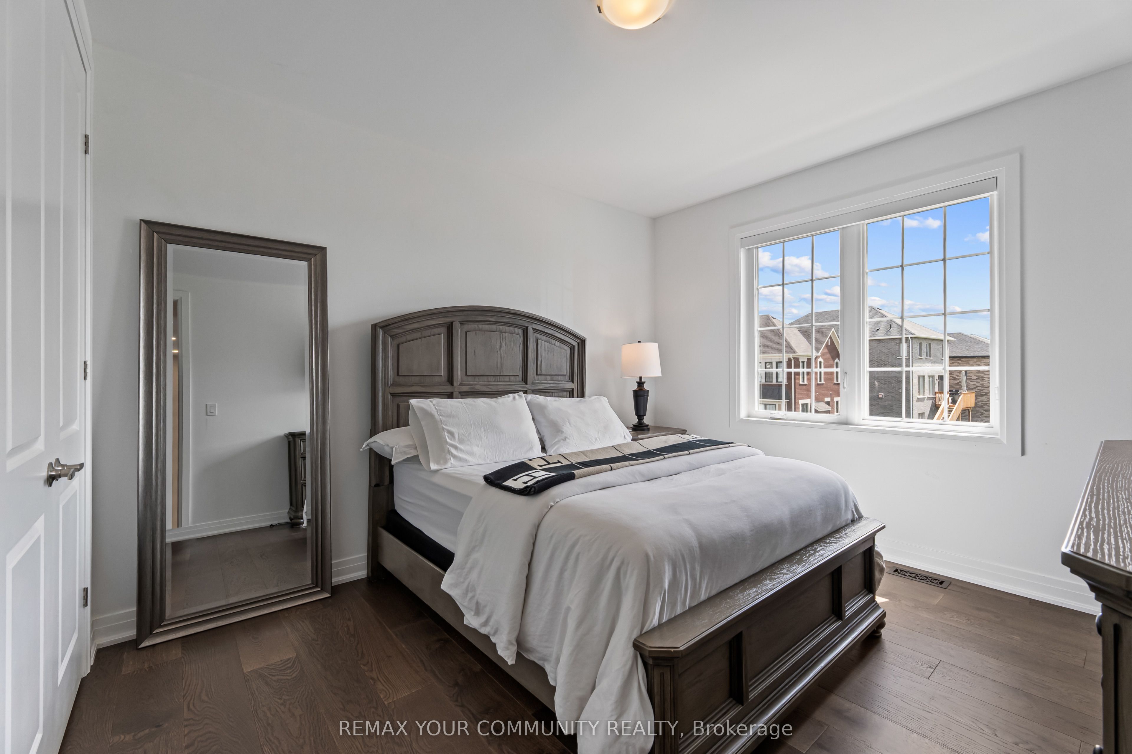 614 Newlove Street Property Photo 21