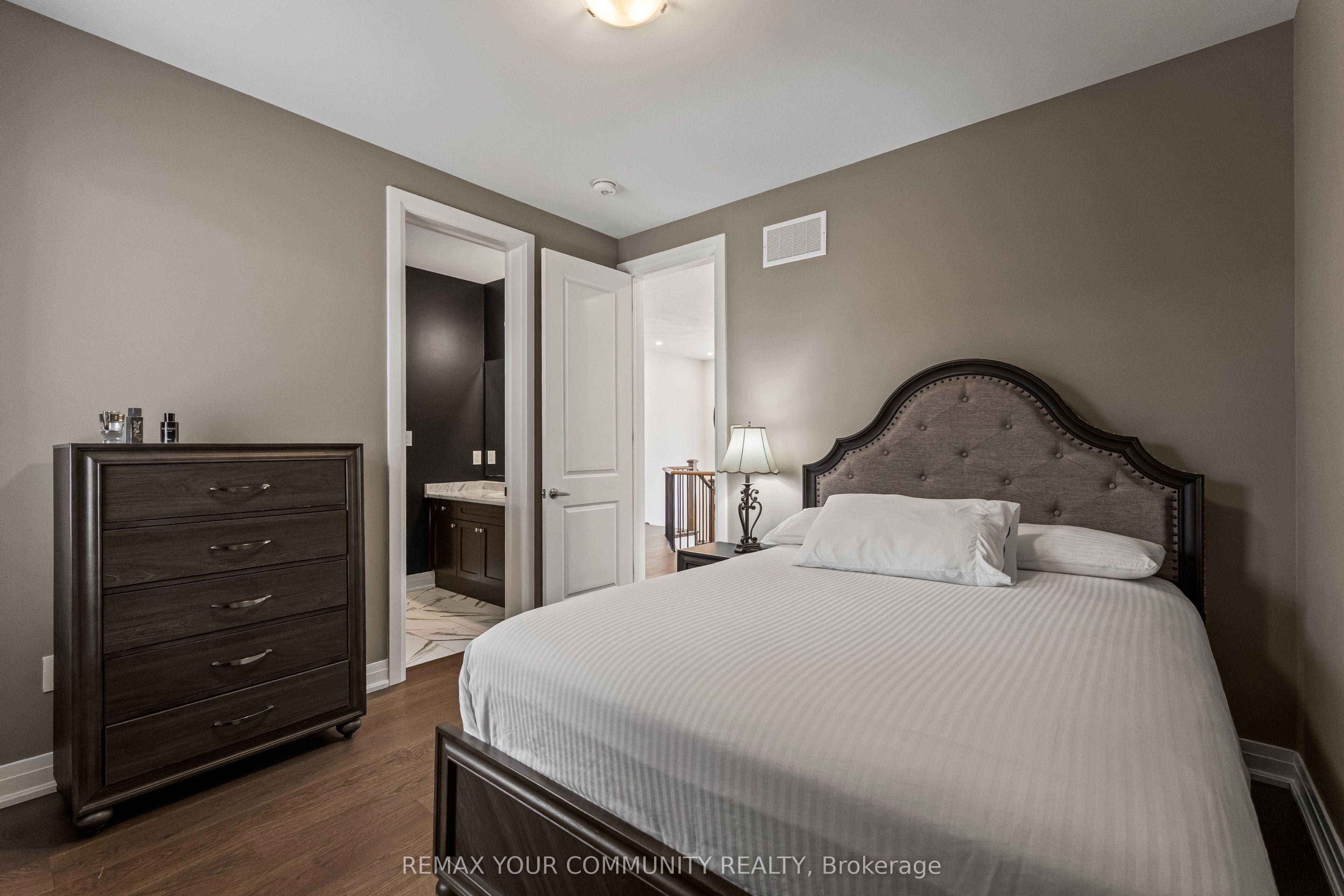 614 Newlove Street Property Photo 25
