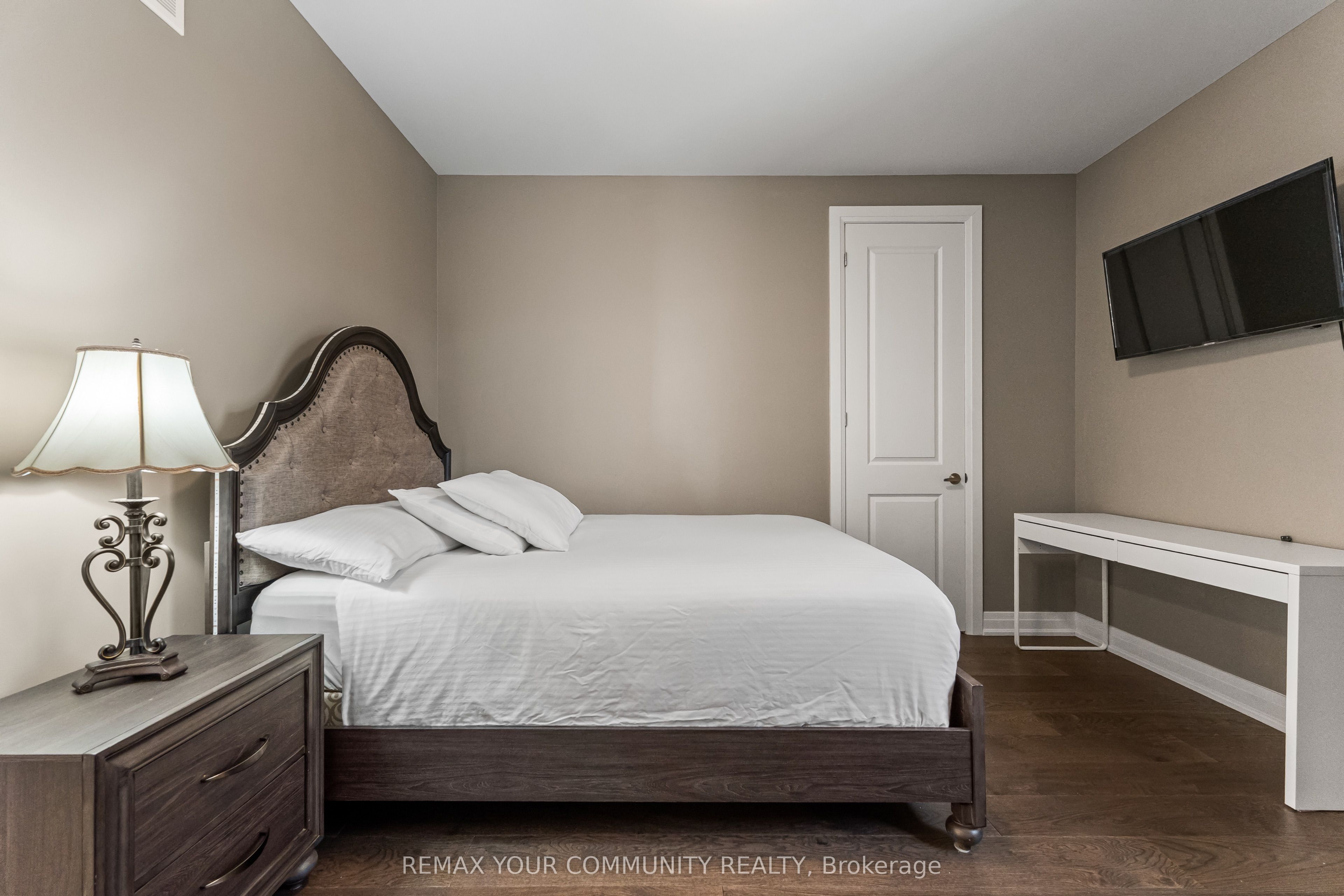 614 Newlove Street Property Photo 26