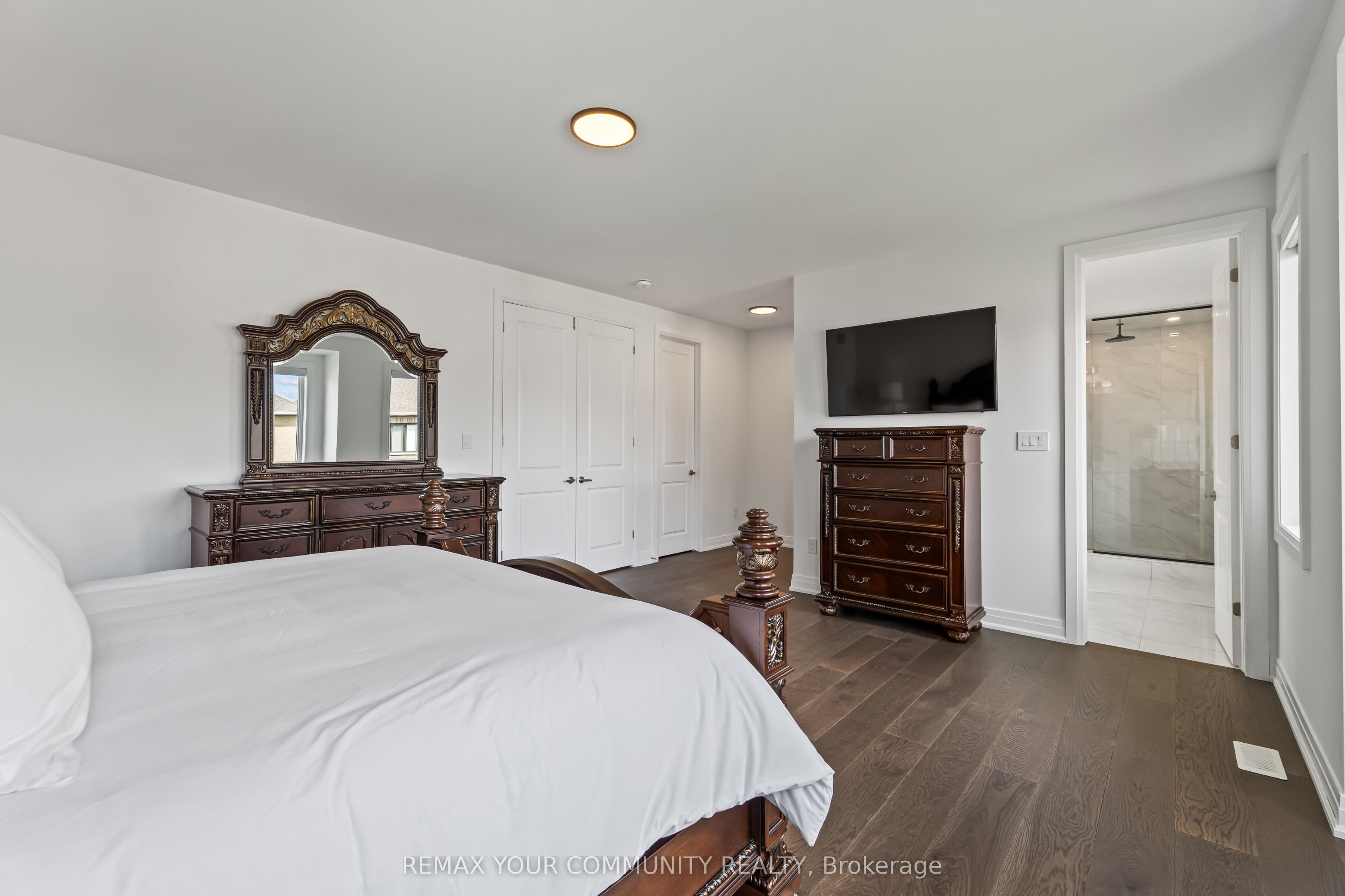 614 Newlove Street Property Photo 30