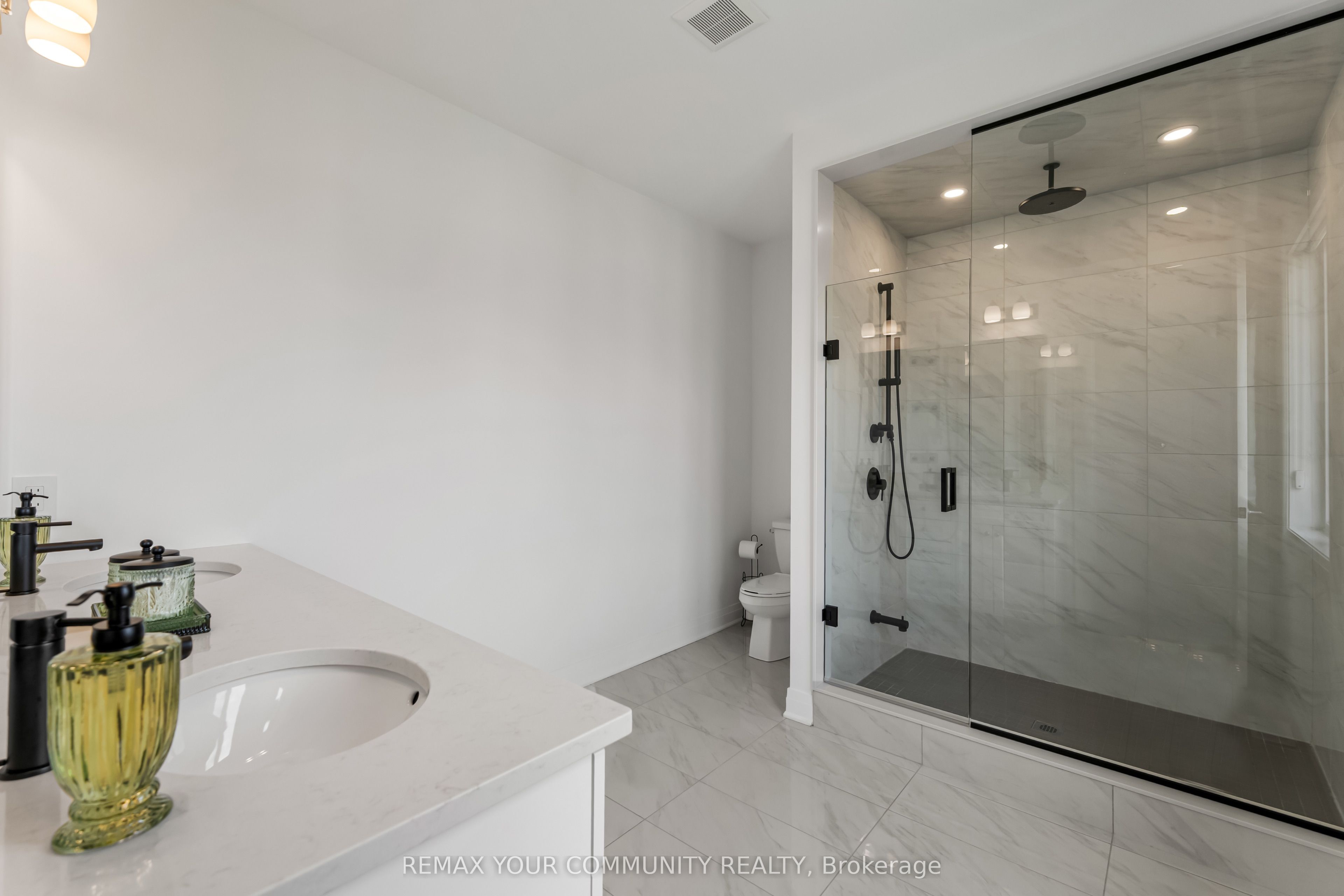 614 Newlove Street Property Photo 31