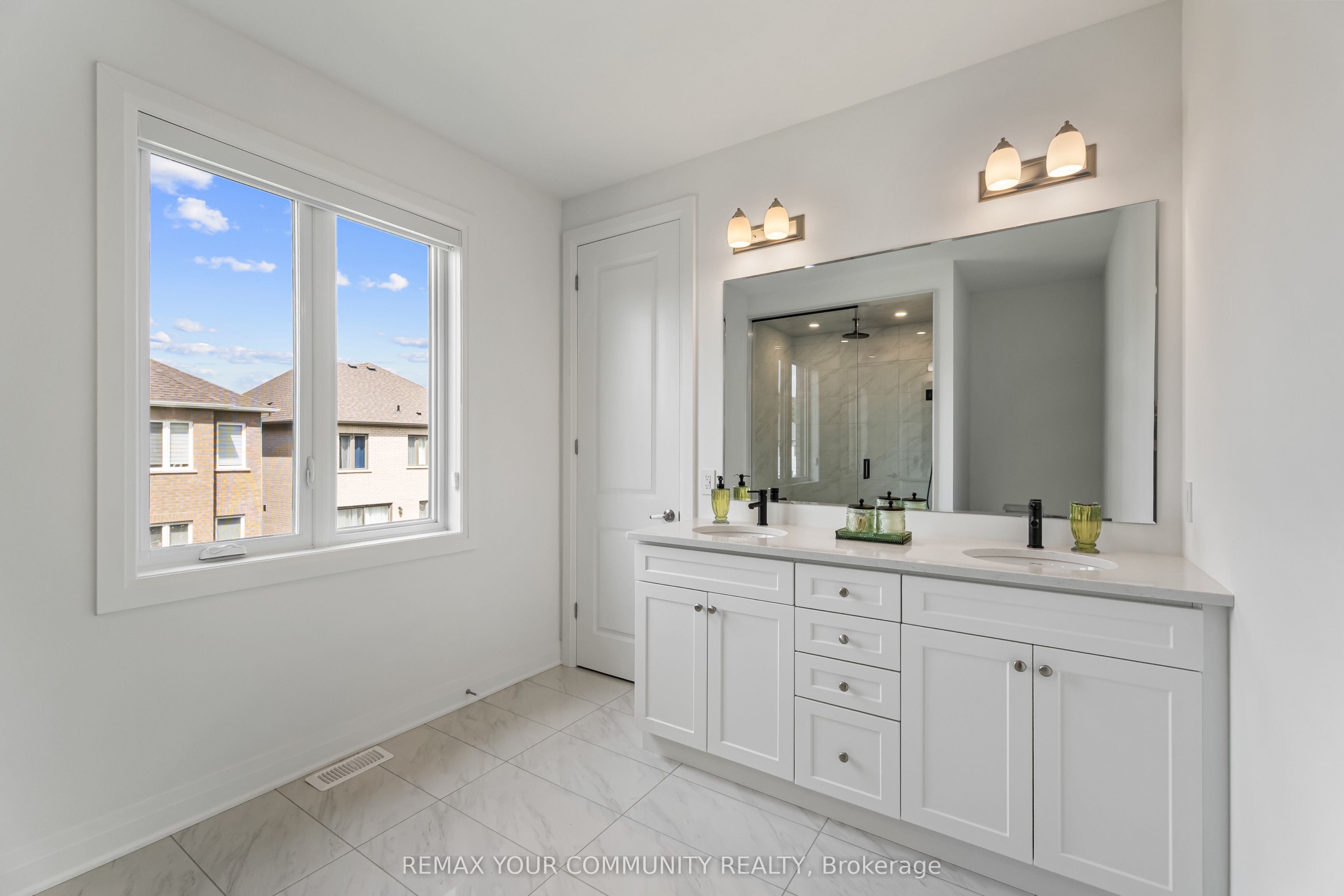 614 Newlove Street Property Photo 33