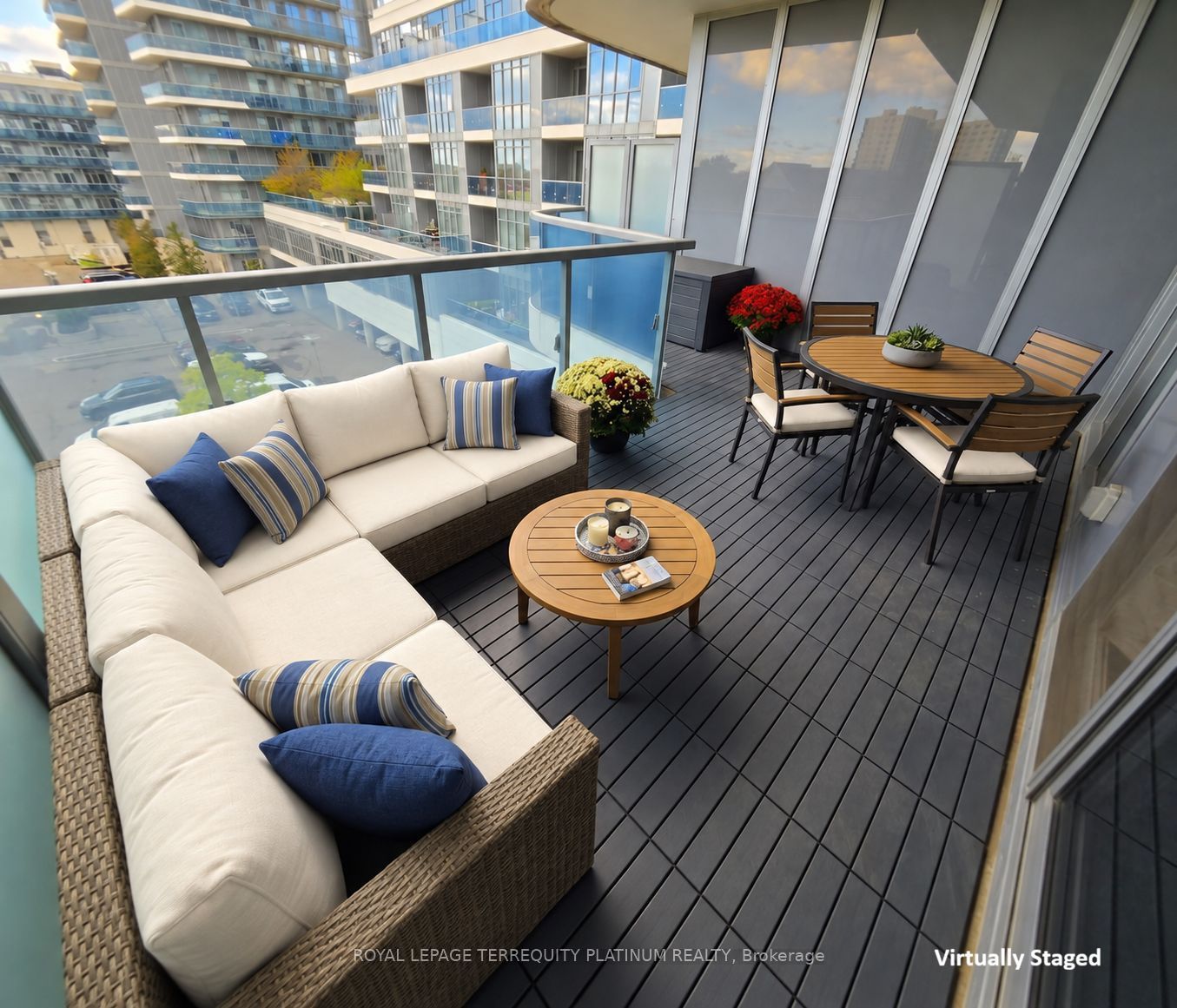 9471 Yonge Street 502 Property Photo 3