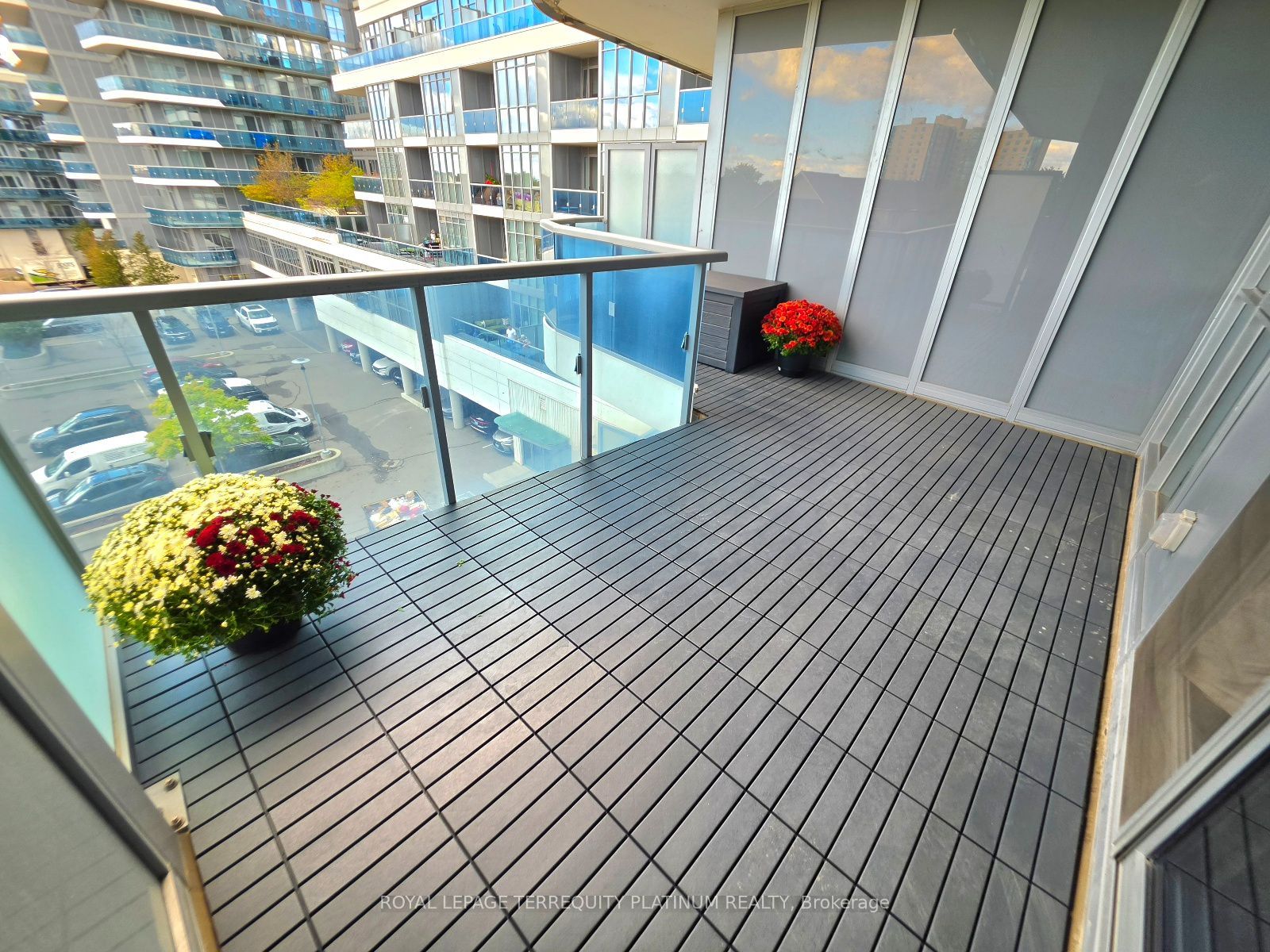 9471 Yonge Street 502 Property Photo 4