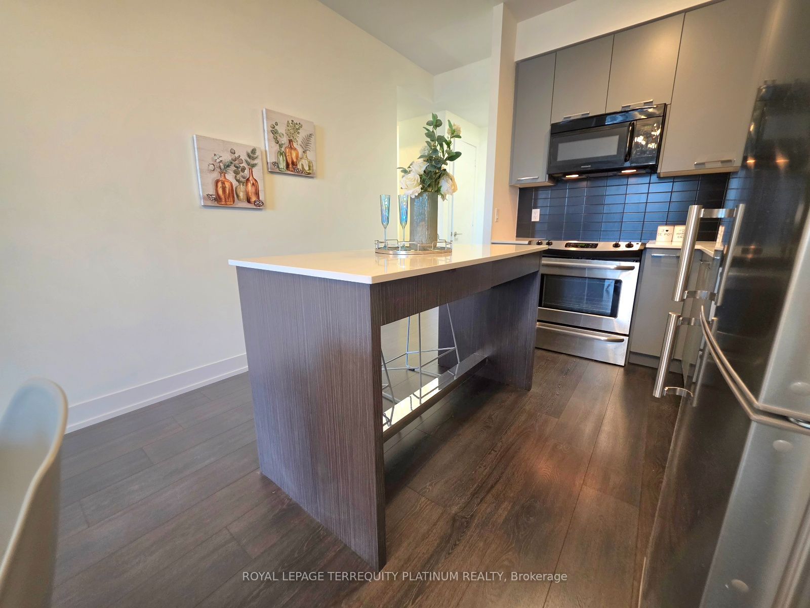 9471 Yonge Street 502 Property Photo 9