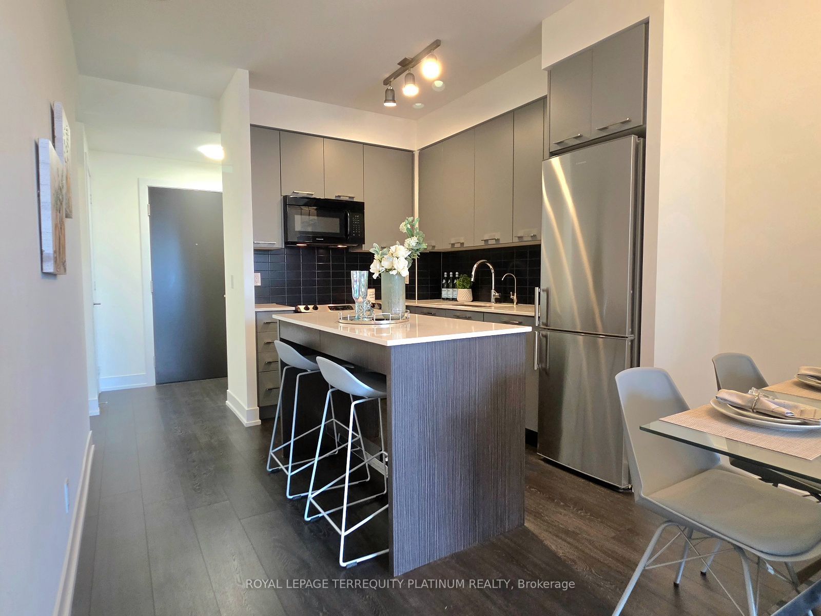 9471 Yonge Street 502 Property Photo 10