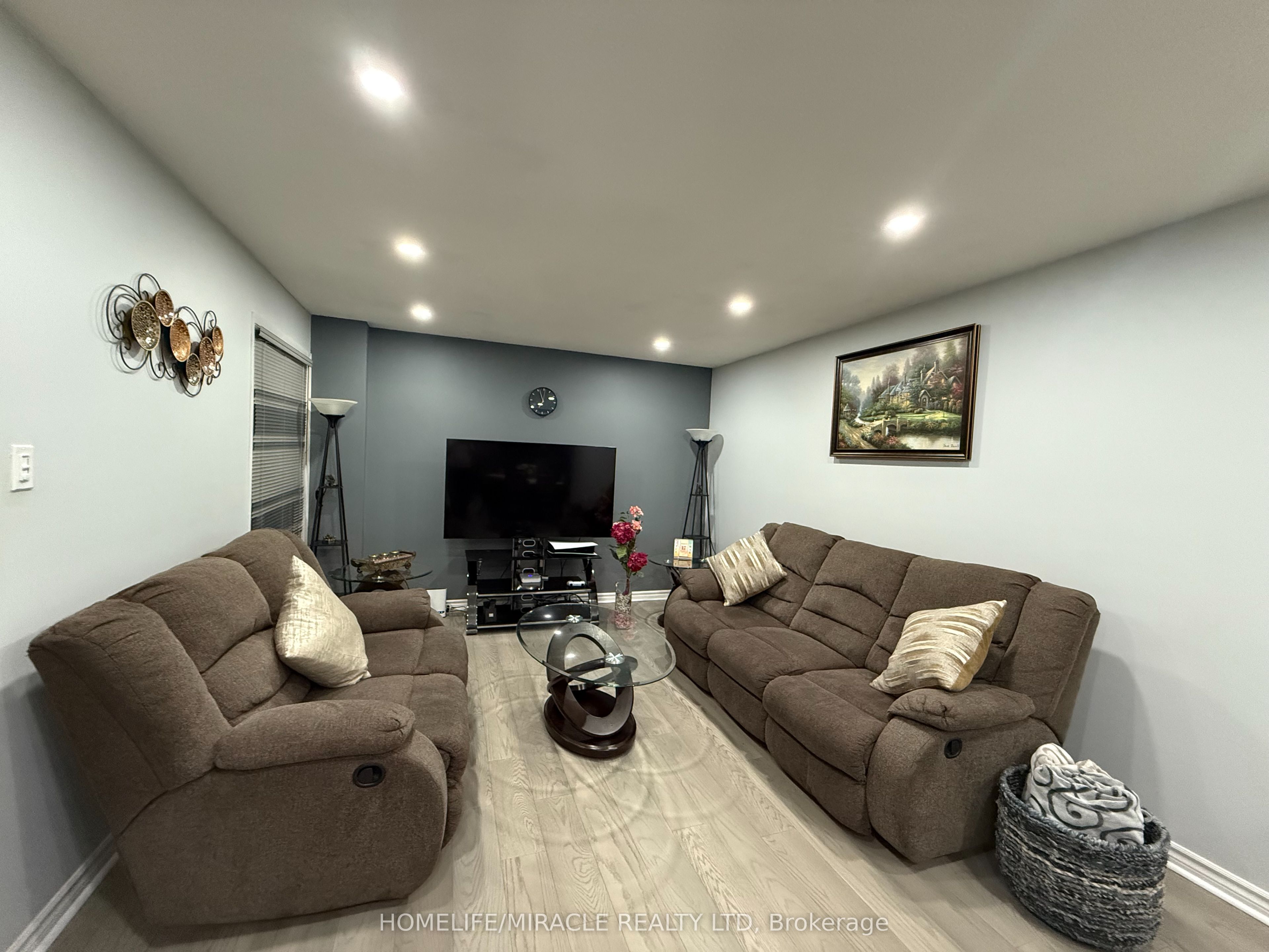 163 Mabley Crescent Property Photo 2