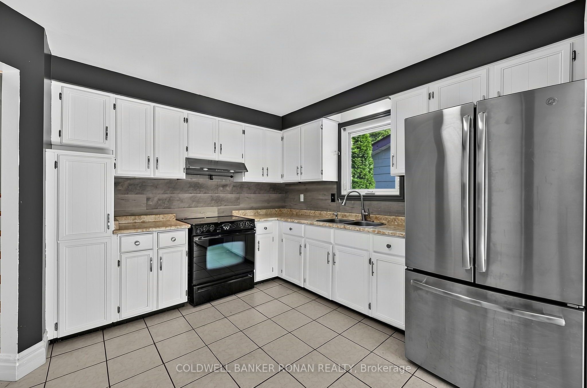 130 Queen Street Property Photo 12