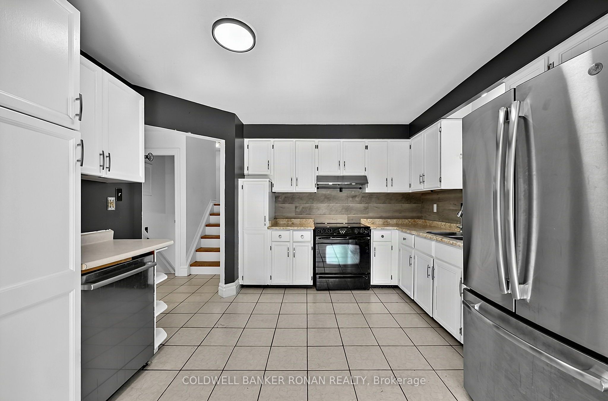 130 Queen Street Property Photo 13